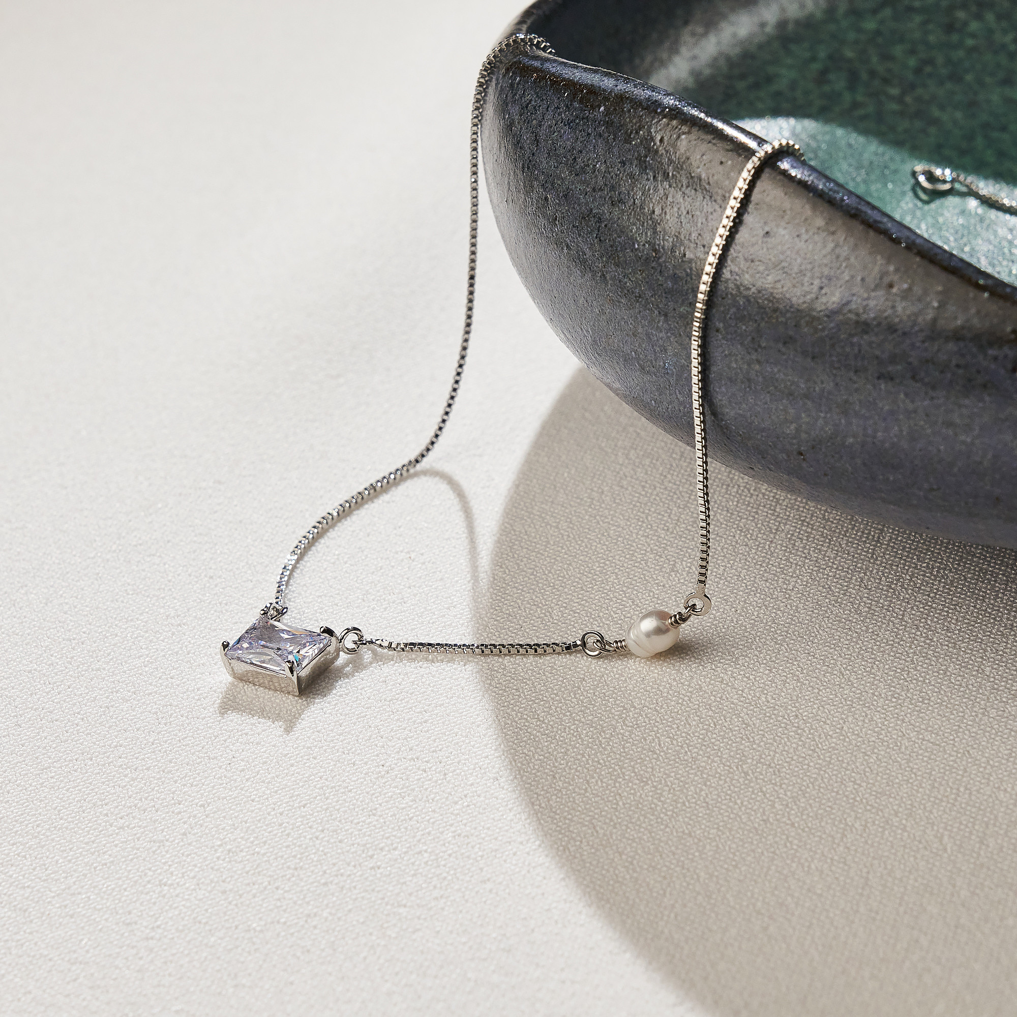 Colar Jackeline Banho Ródio Branco