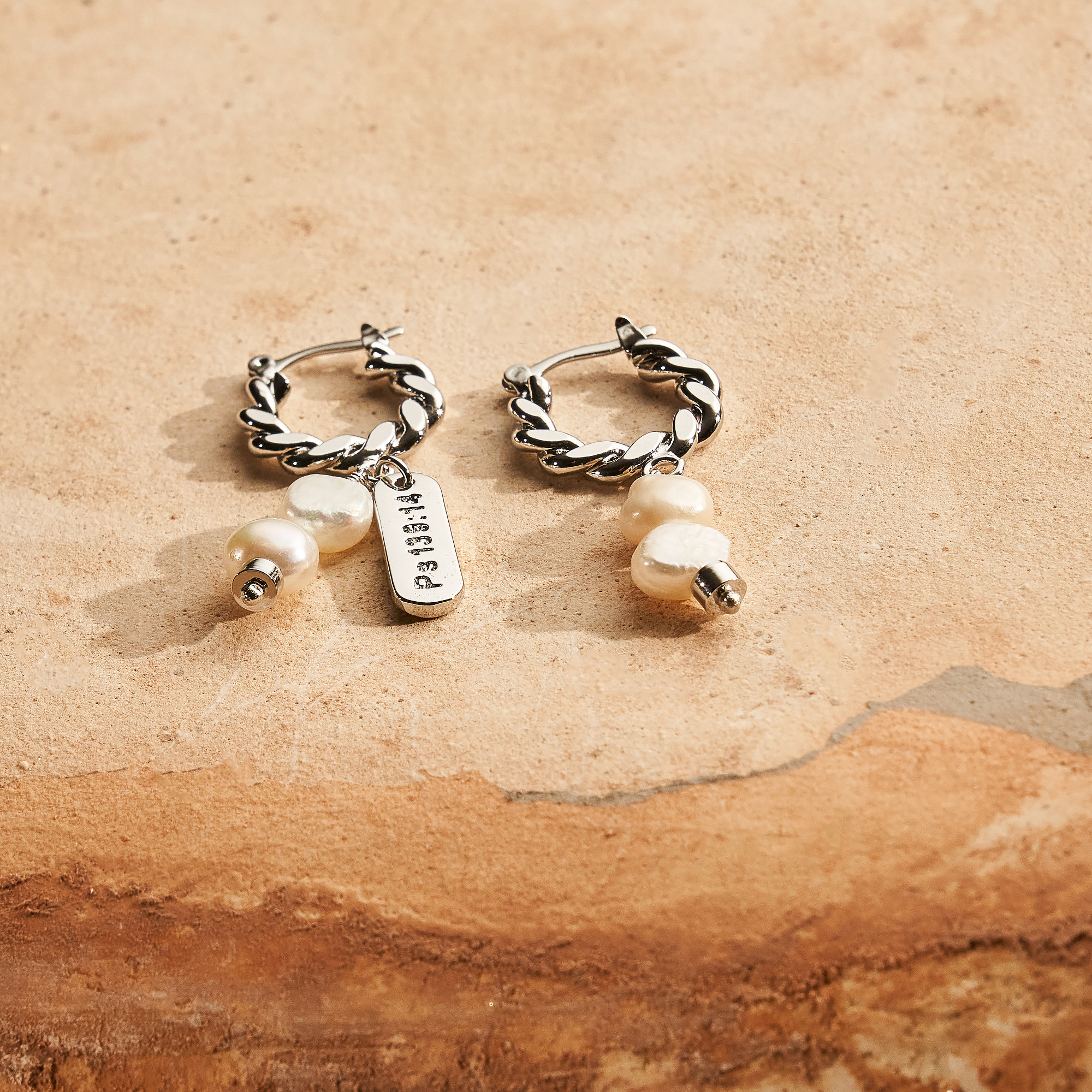 Brinco Linne Banho Ródio Branco