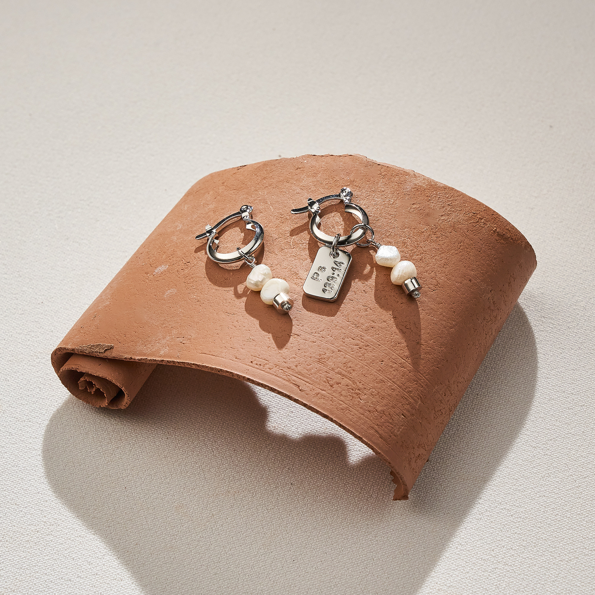 Brinco Diana Banho Ródio Branco