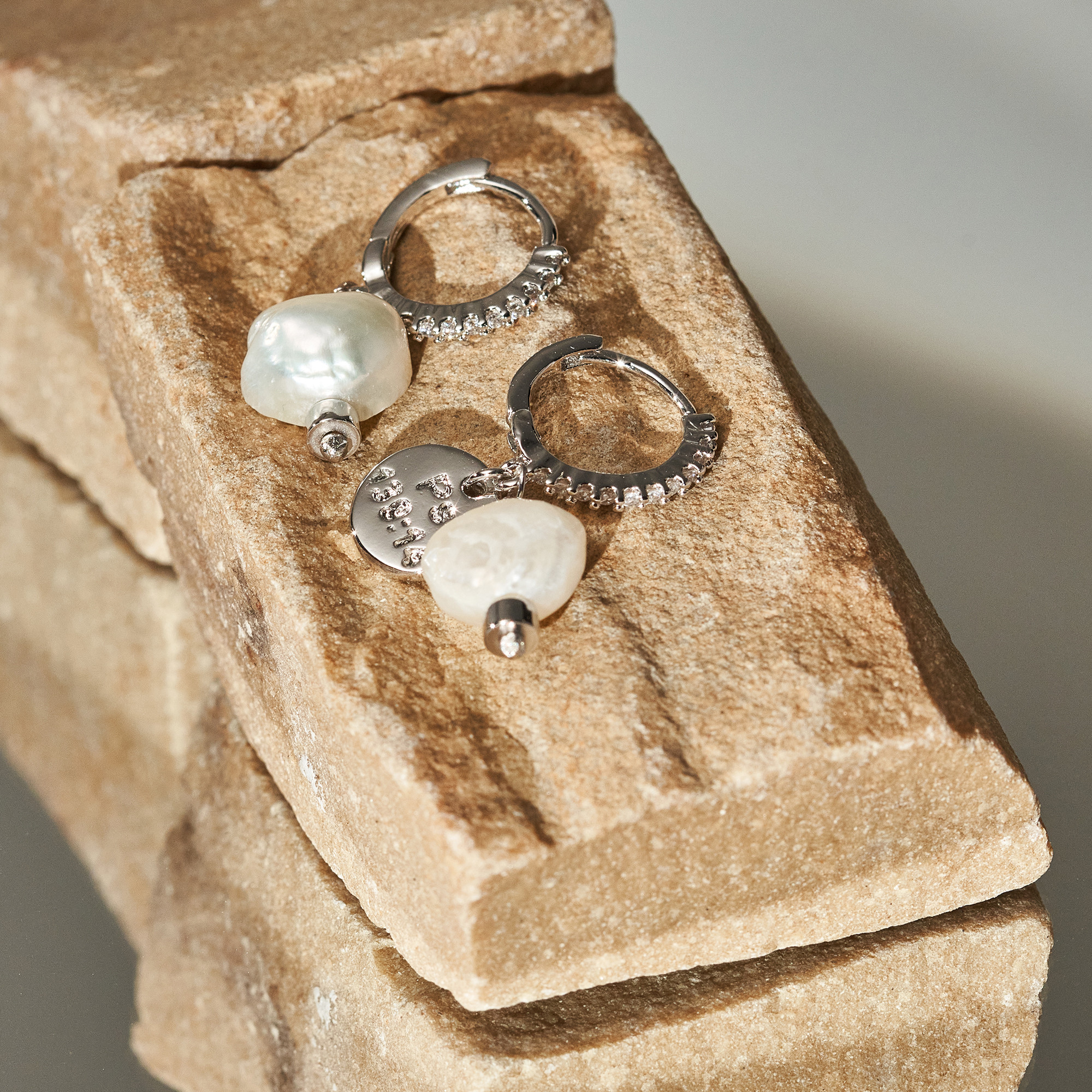 Brinco Naomi Banho Ródio Branco