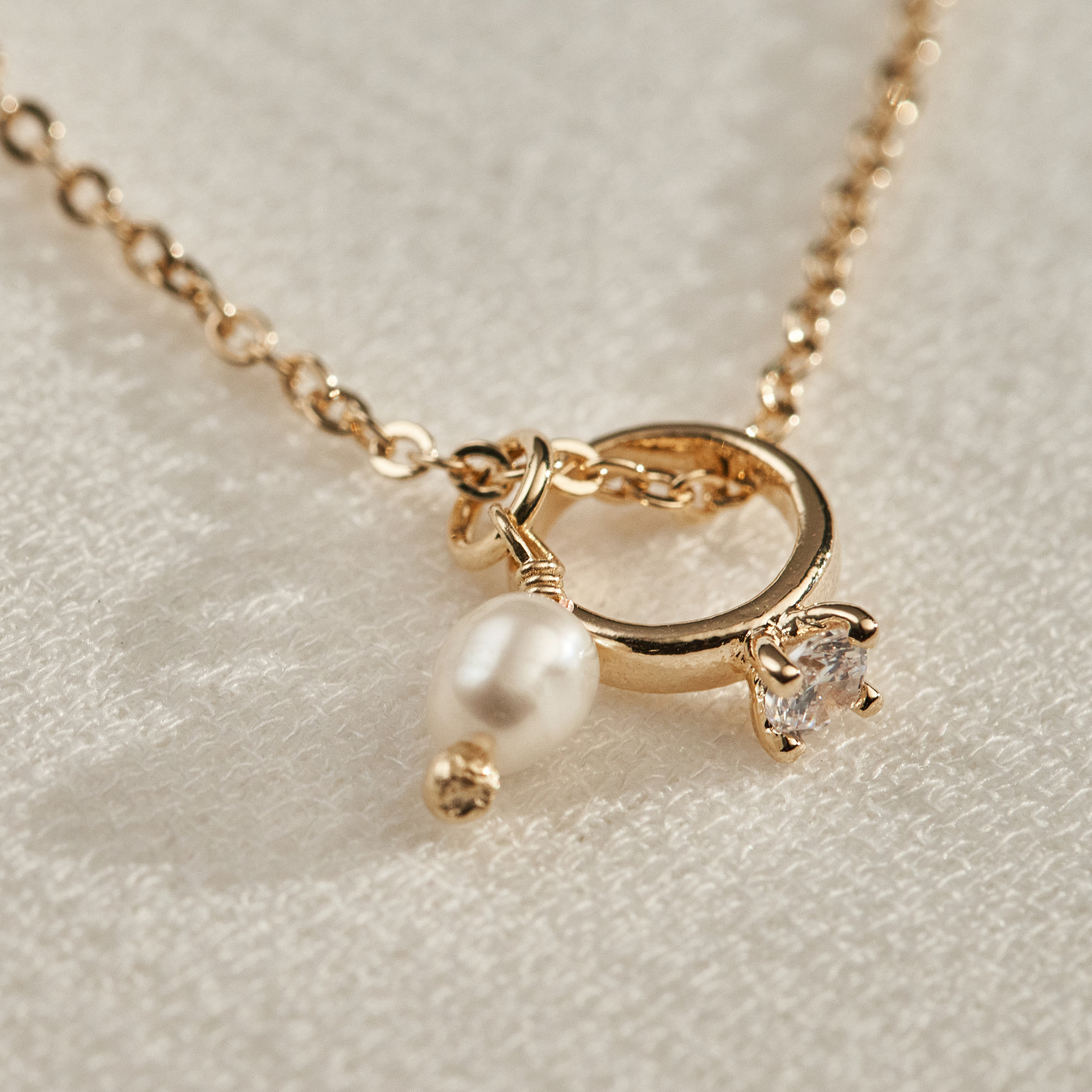 Colar Isis Banho Ouro 18k