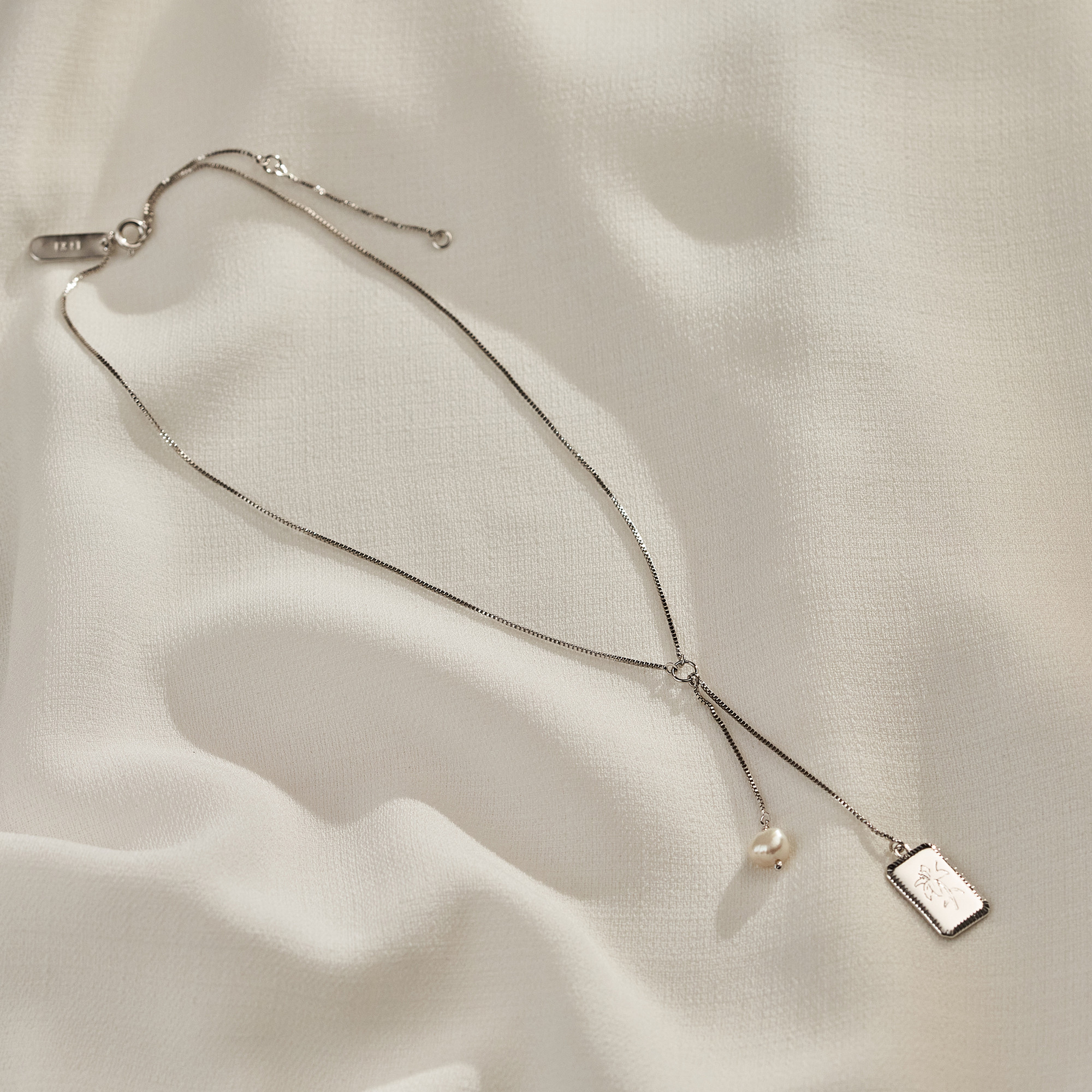 Colar Sara Banho Ródio Branco