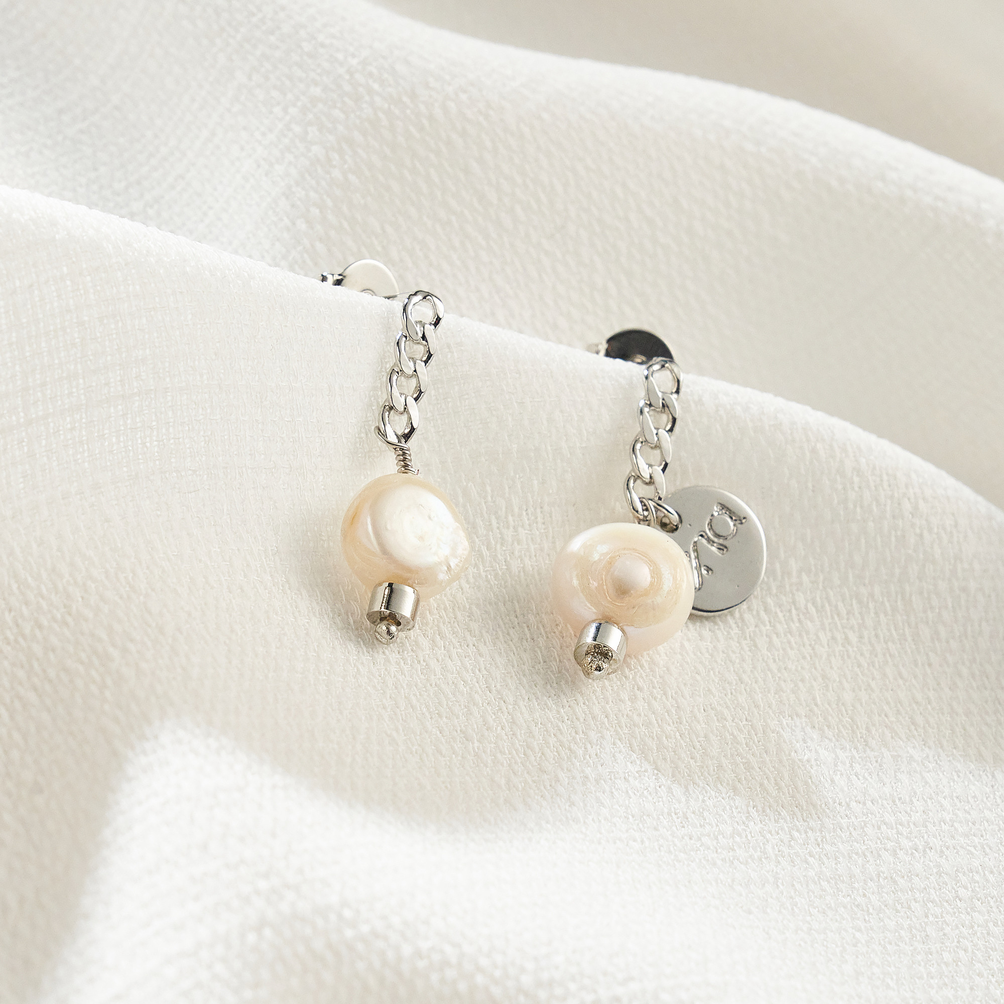 Brinco Mayla Banho Ródio Branco