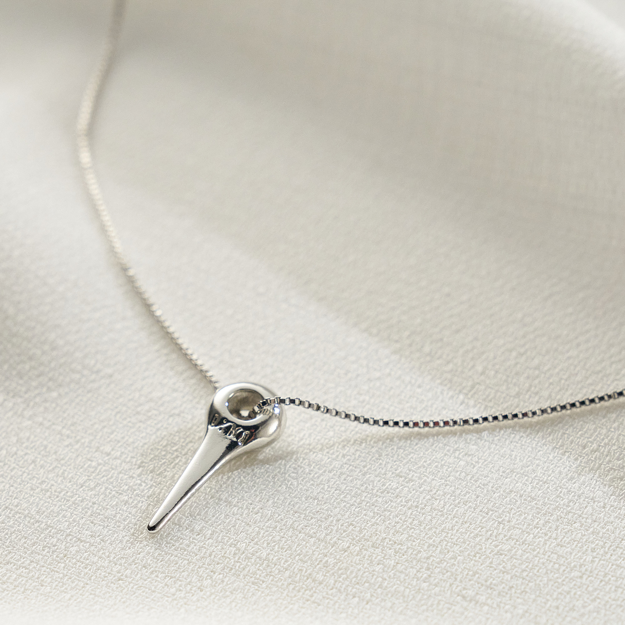 Colar Selena Banho Ródio Branco