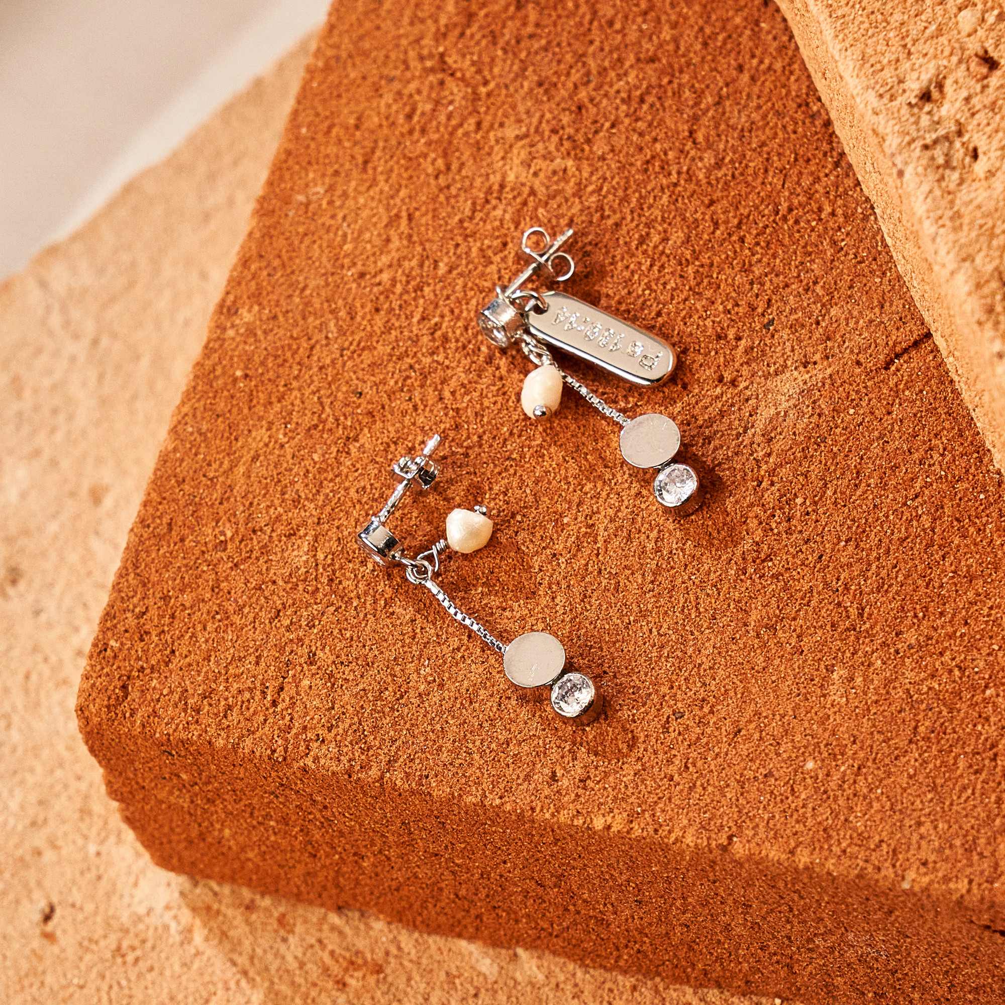 Brinco Catelyn Banho Ródio Branco