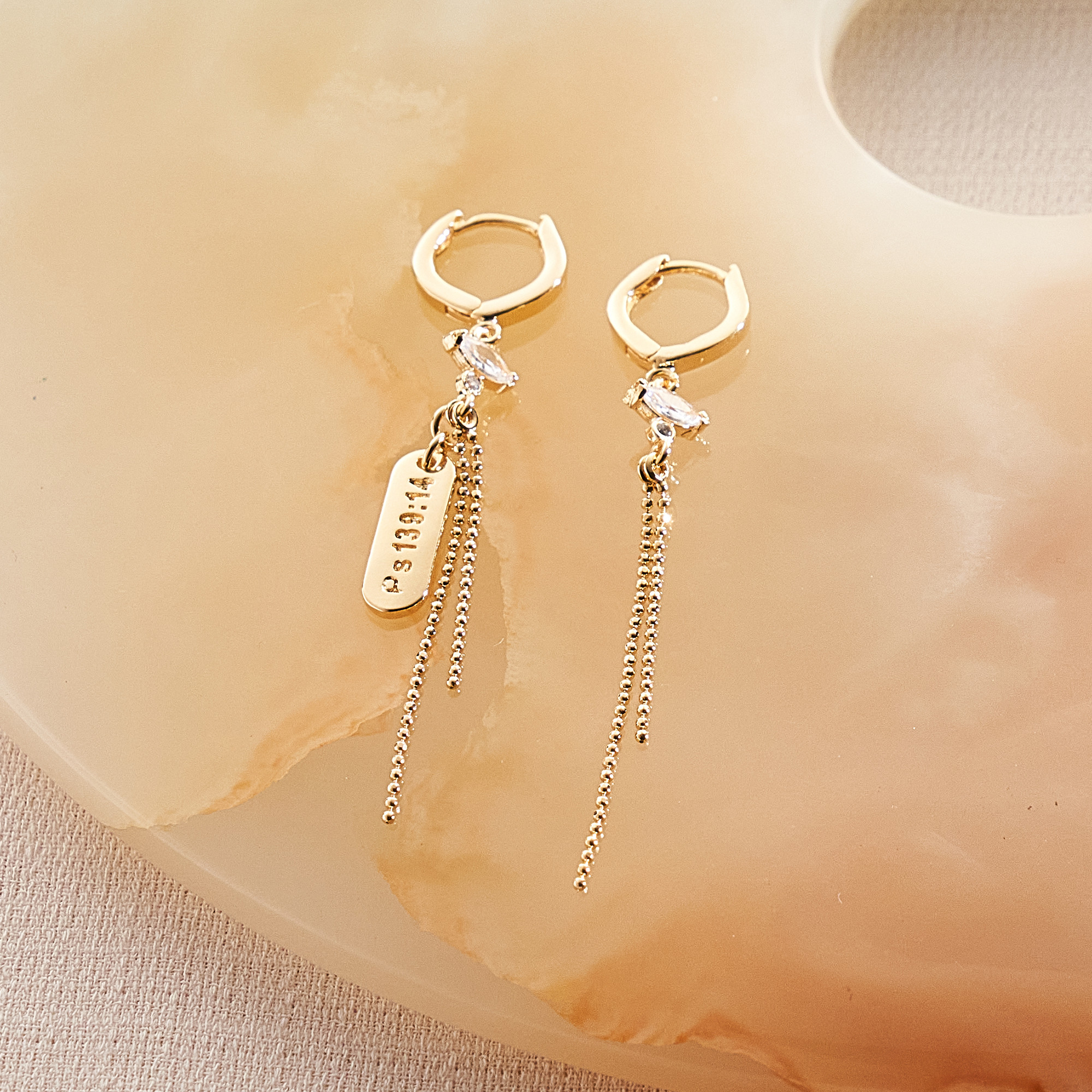 Brinco Nívia Banho Ouro 18k