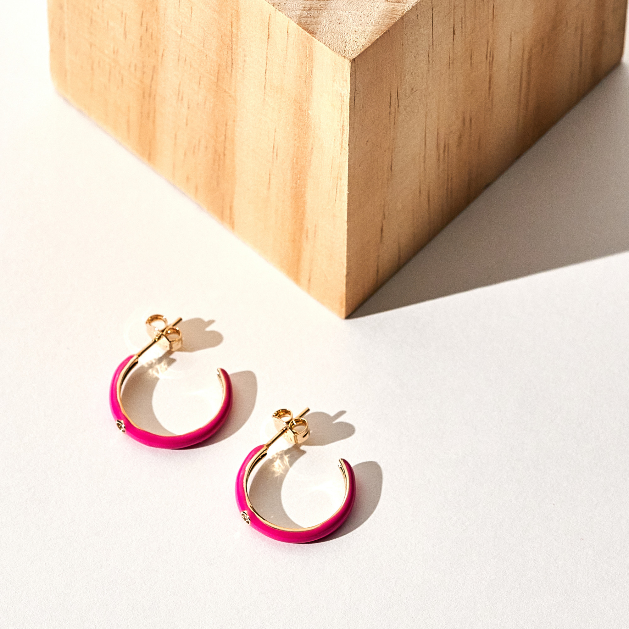 Brinco Ada Resina Pink Banho Ouro 18k