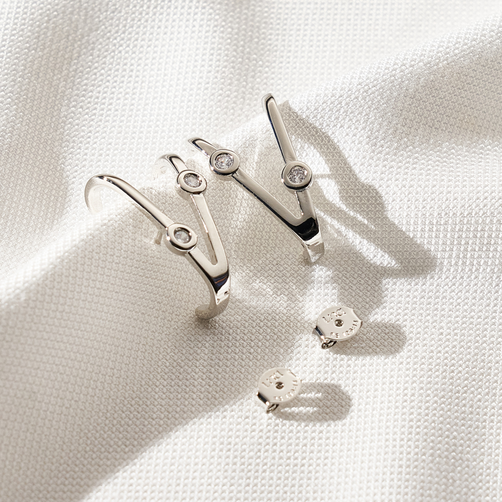 Brinco Heda Banho Ródio Branco