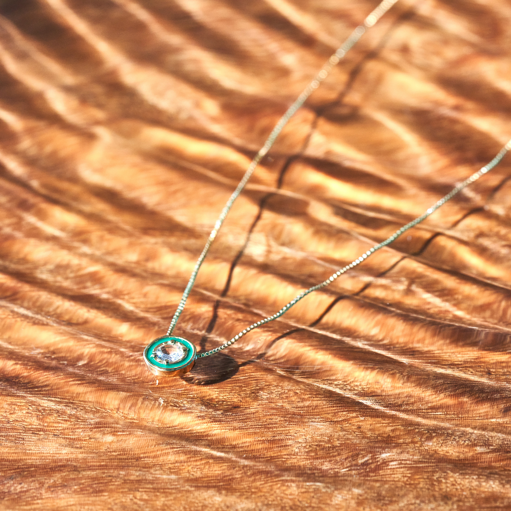 Colar Lici Resina Verde Banho Ouro 18k