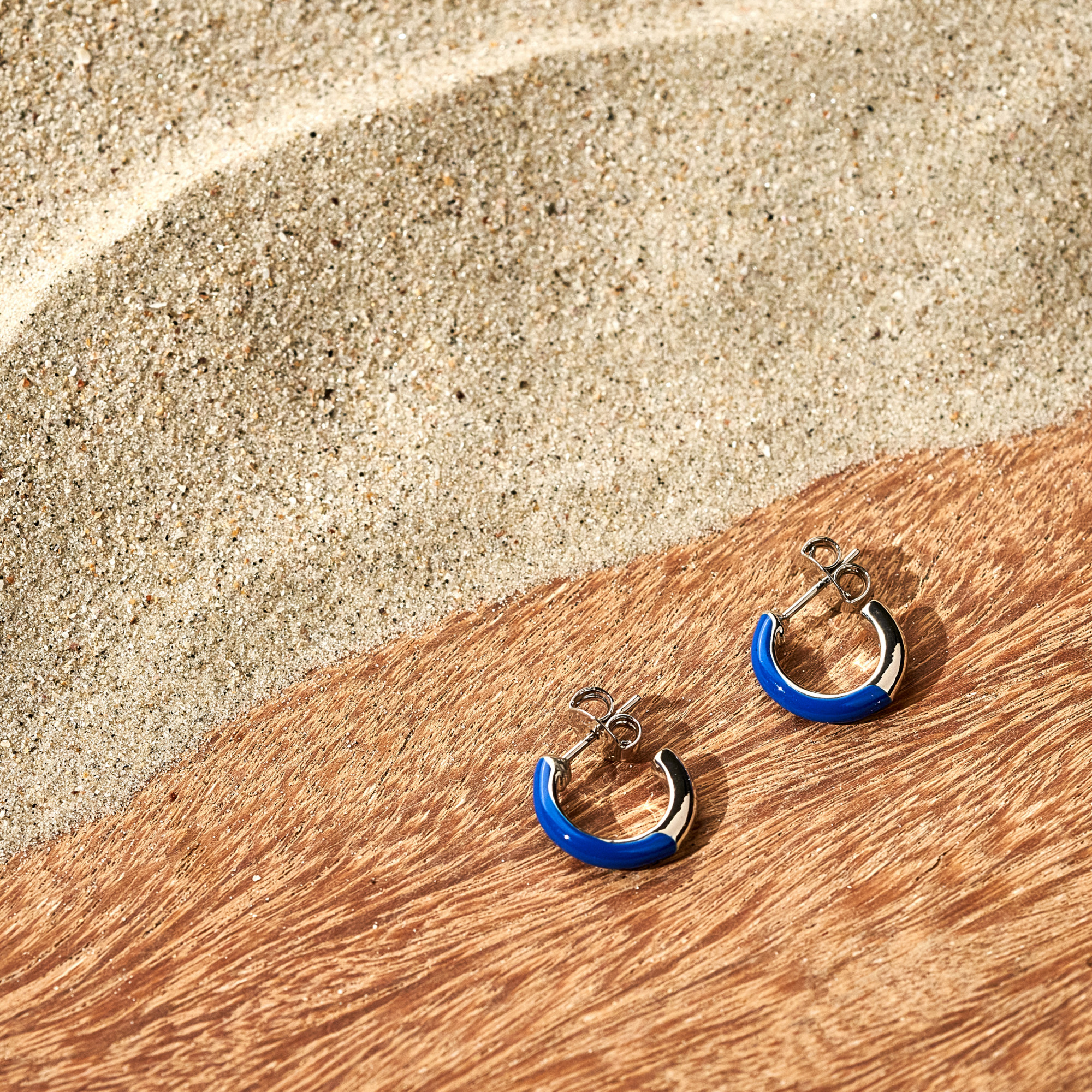 Brinco Faustina Resina Azul Banho Ródio Branco