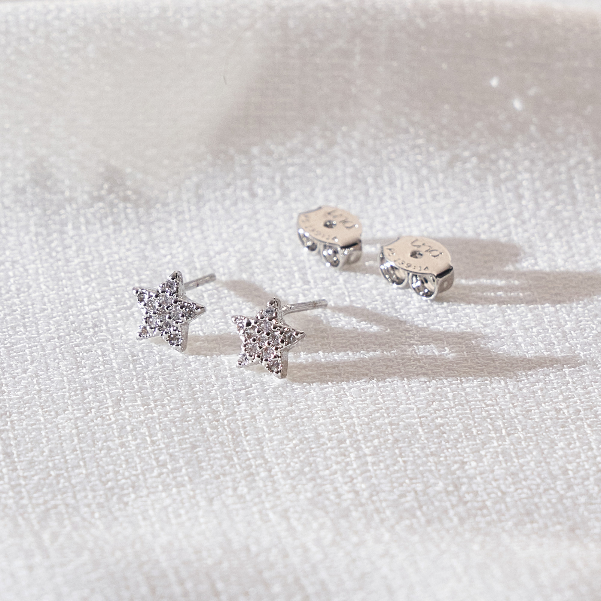 Brinco Adelaide Banho Ródio Branco