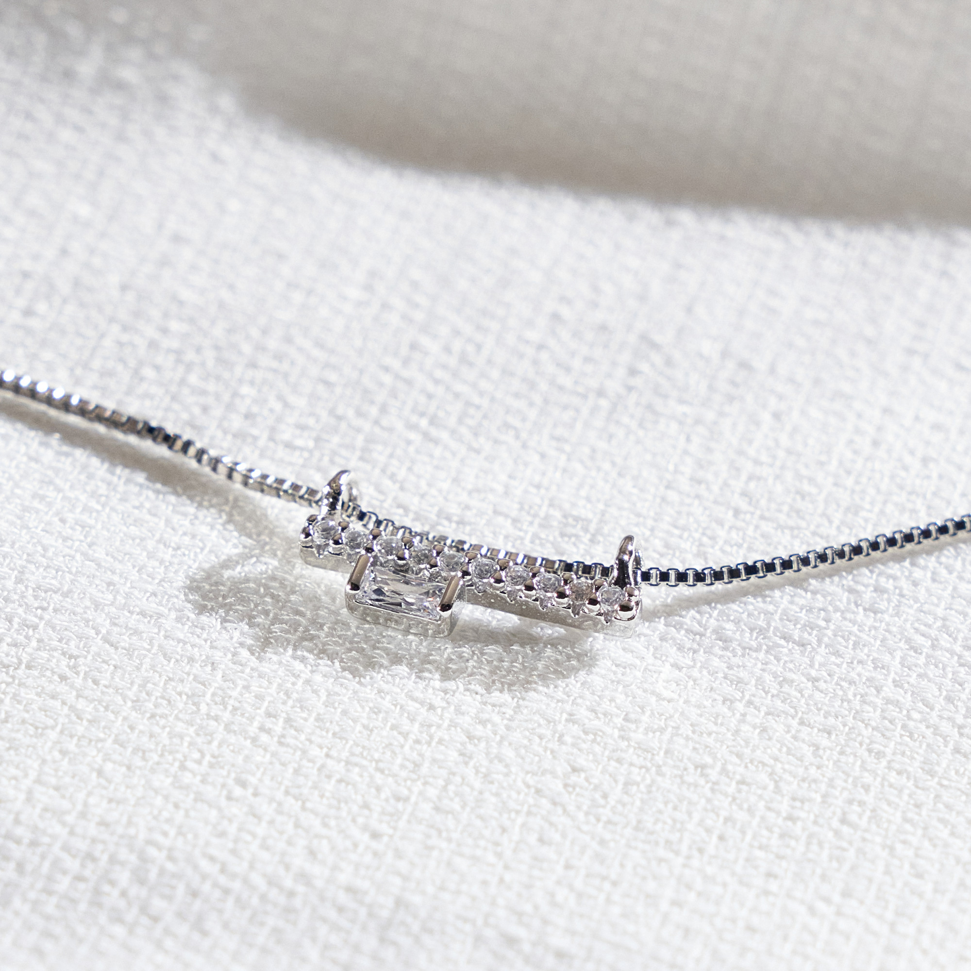 Colar Albertina Banho Ródio Branco