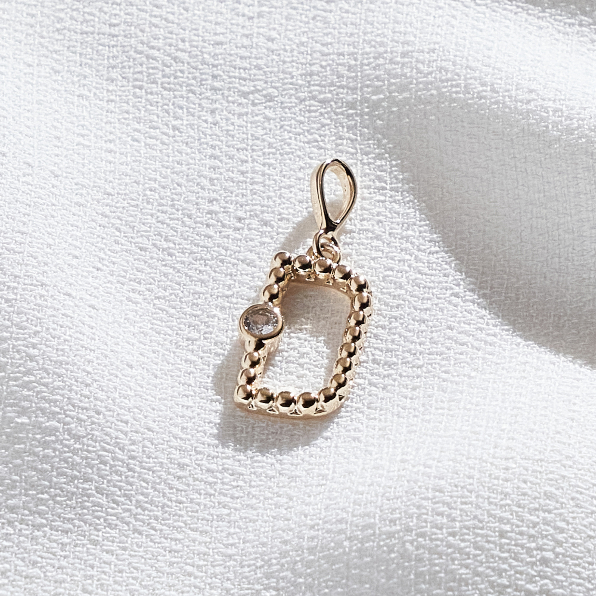 Pingente Dasha D Banho Ouro 18k