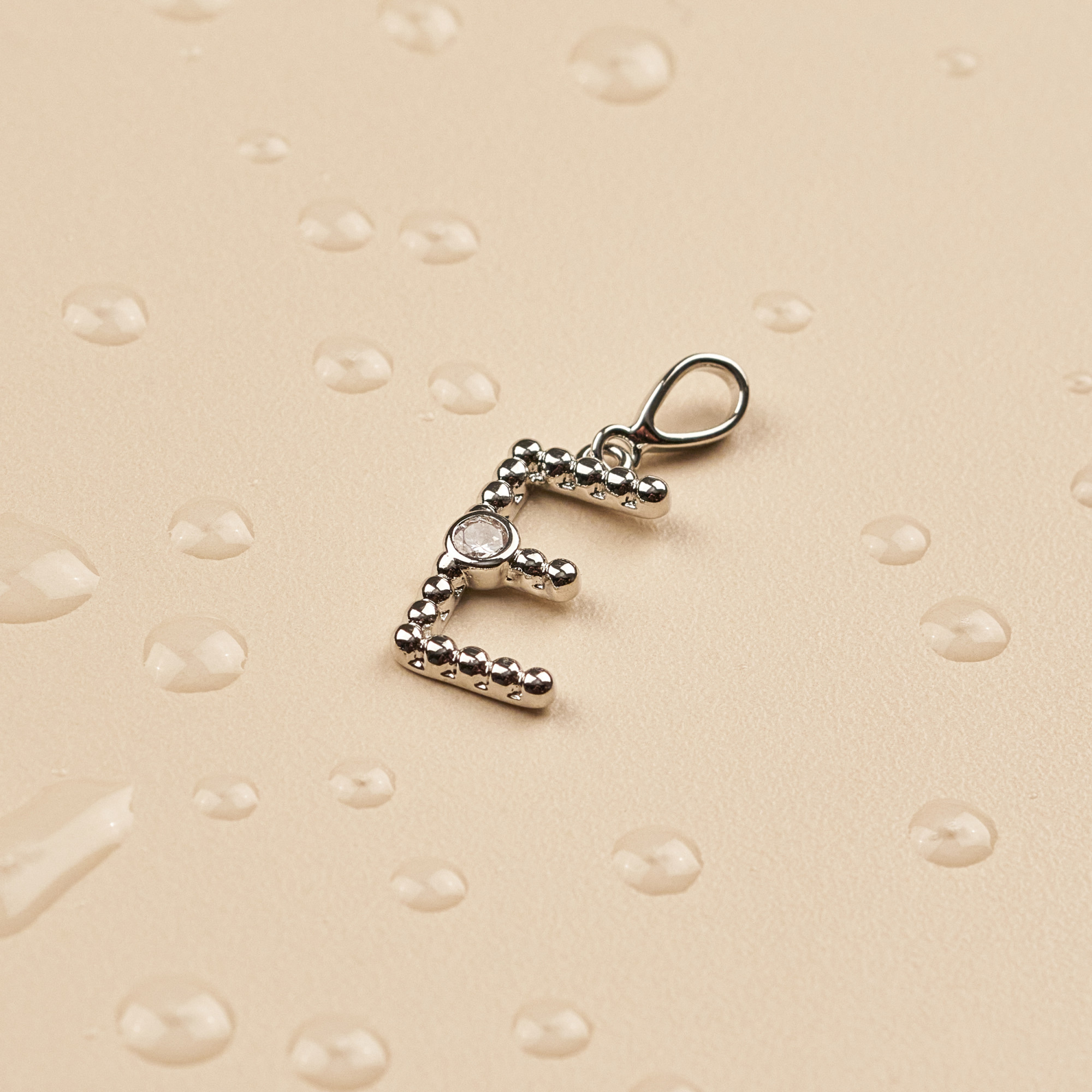 Pingente Dasha E Banho Ródio Branco