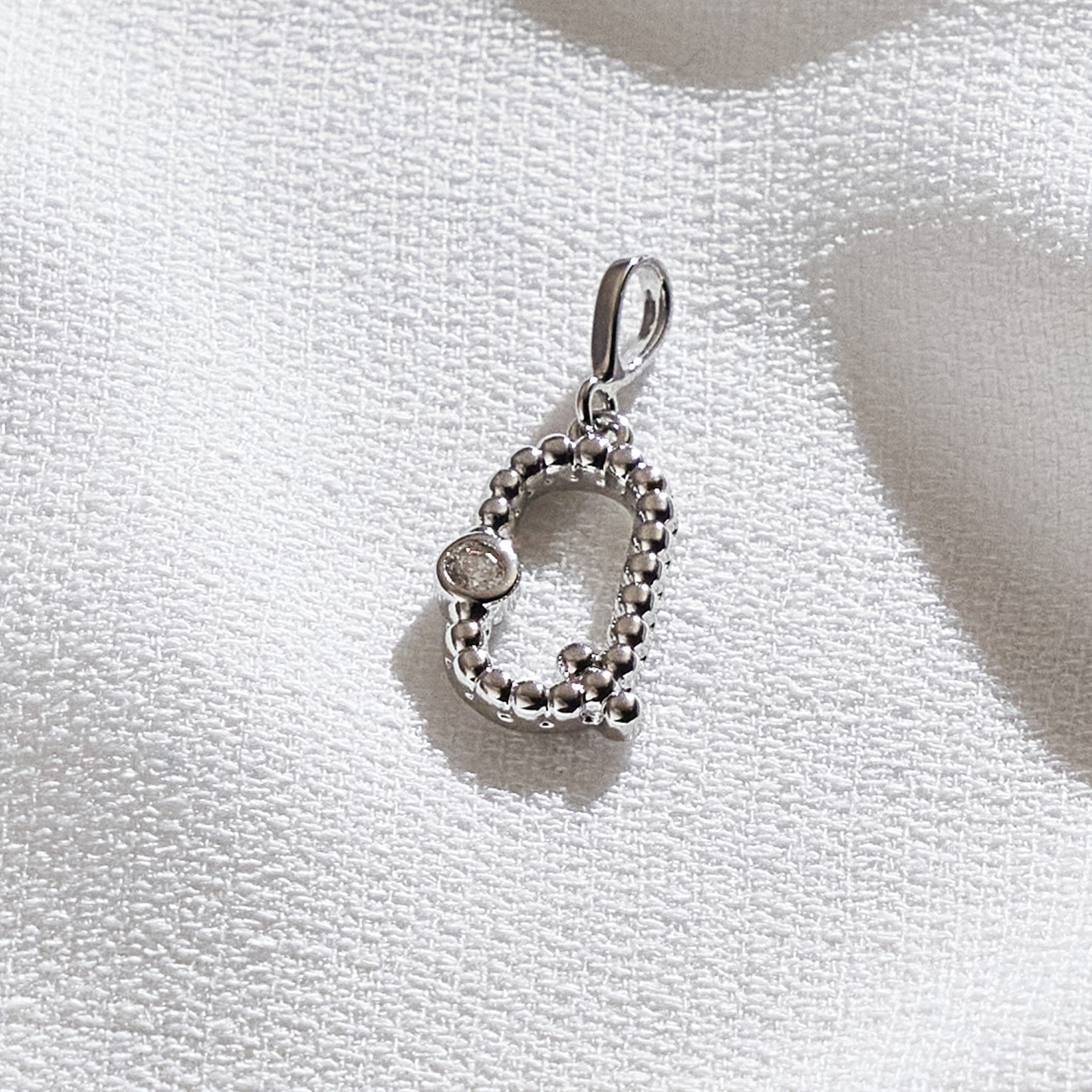 Pingente Dasha Q Banho Ródio Branco