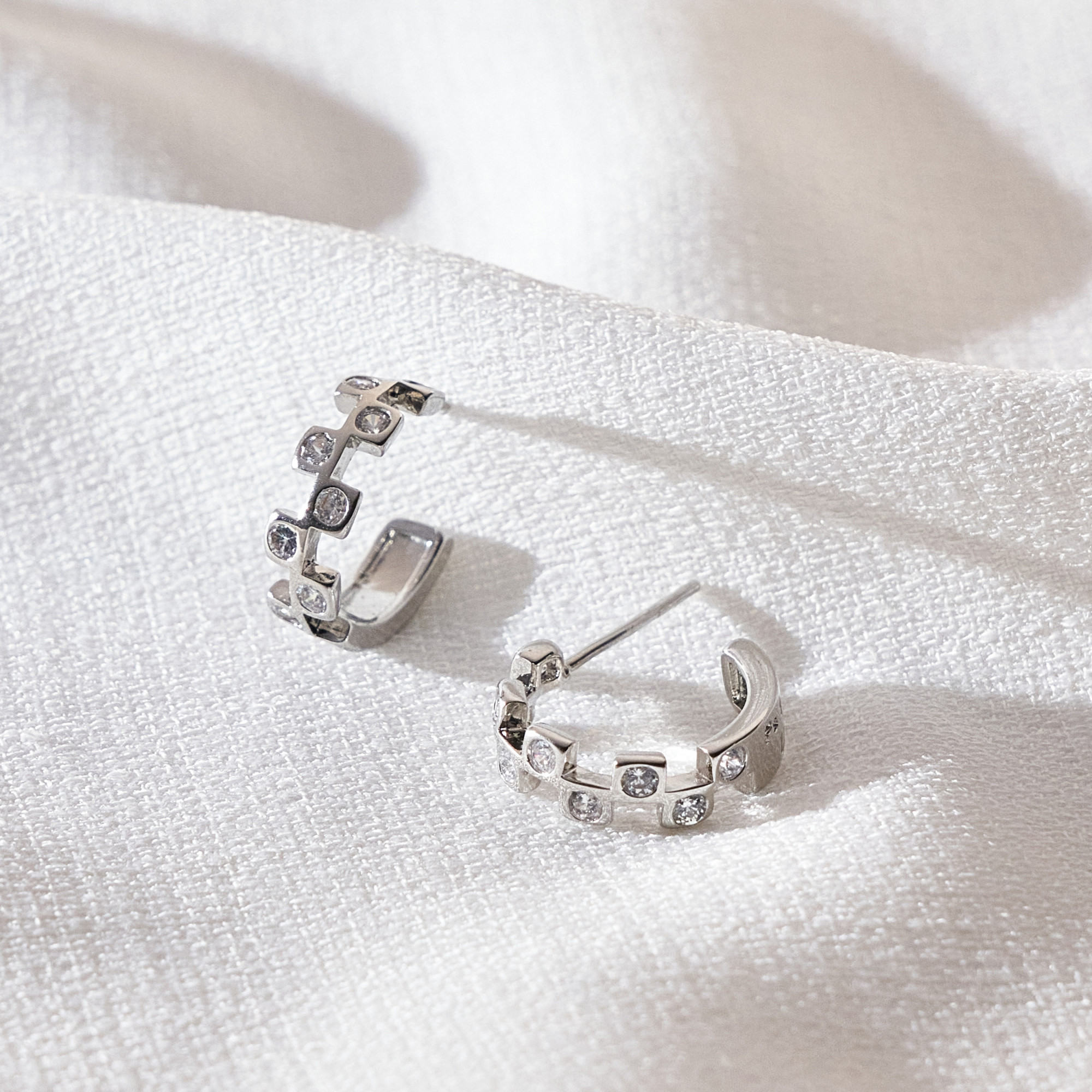 Brinco Tessa Banho Ródio Branco