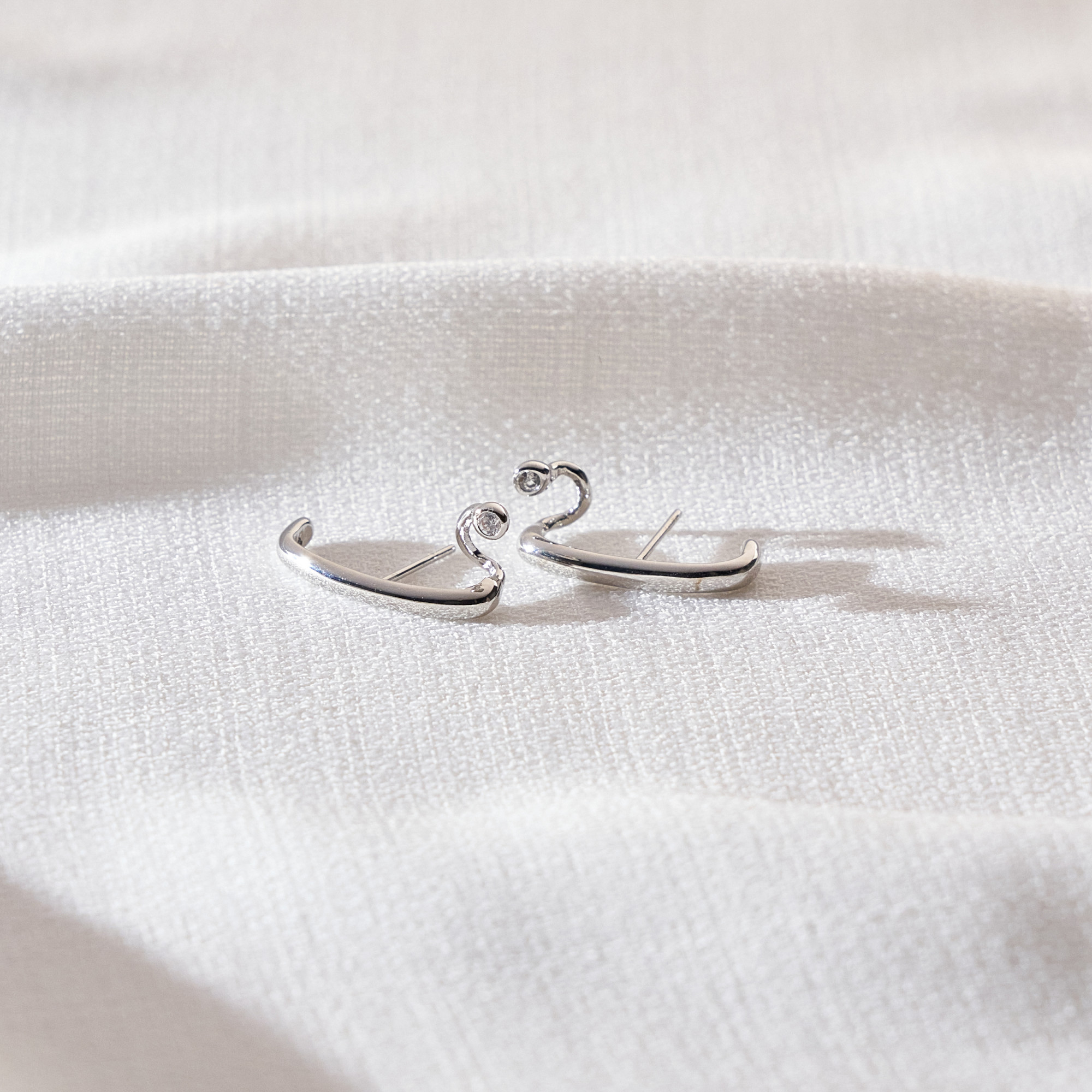 Brinco Holly Banho Ródio Branco