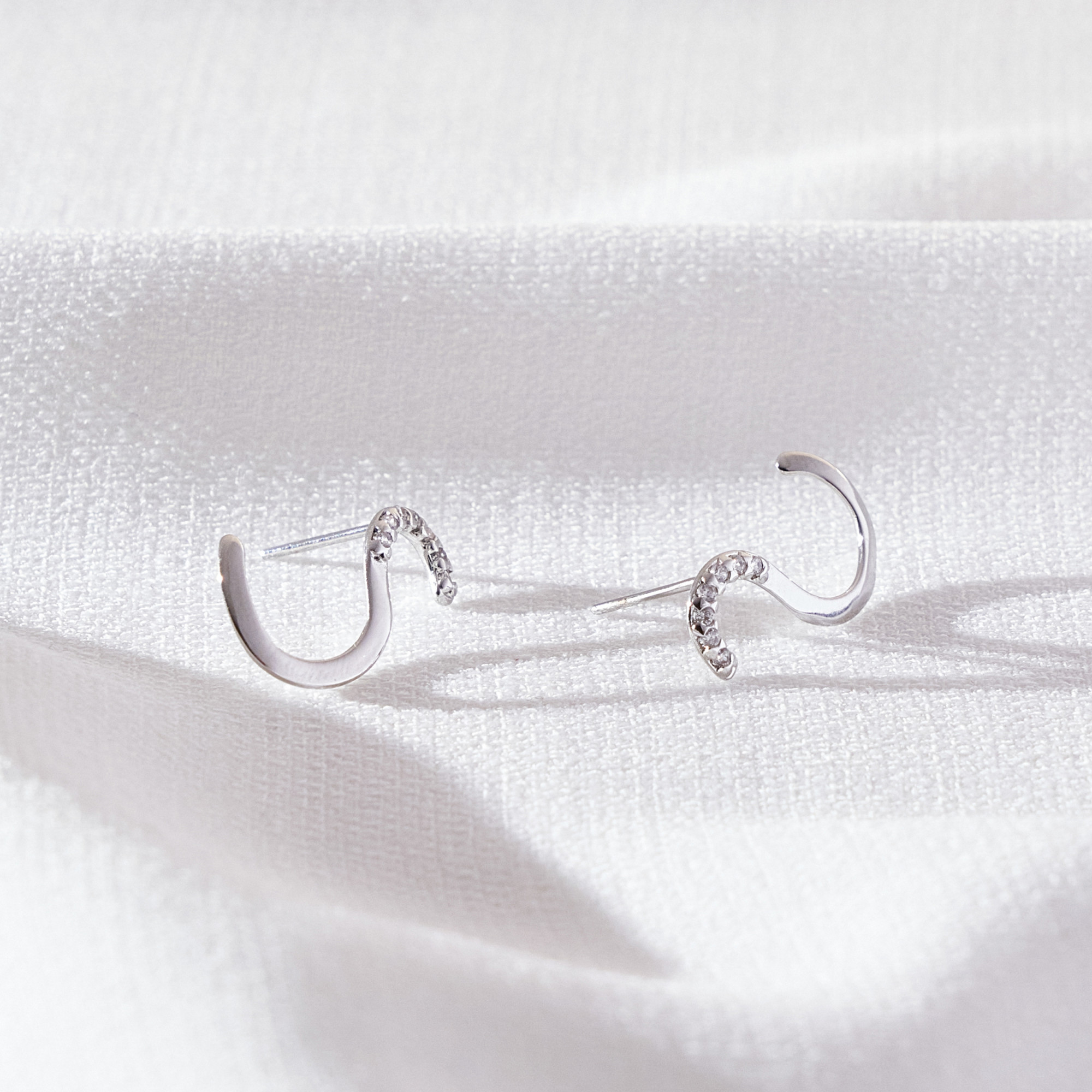 Brinco Amaya Banho Ródio Branco