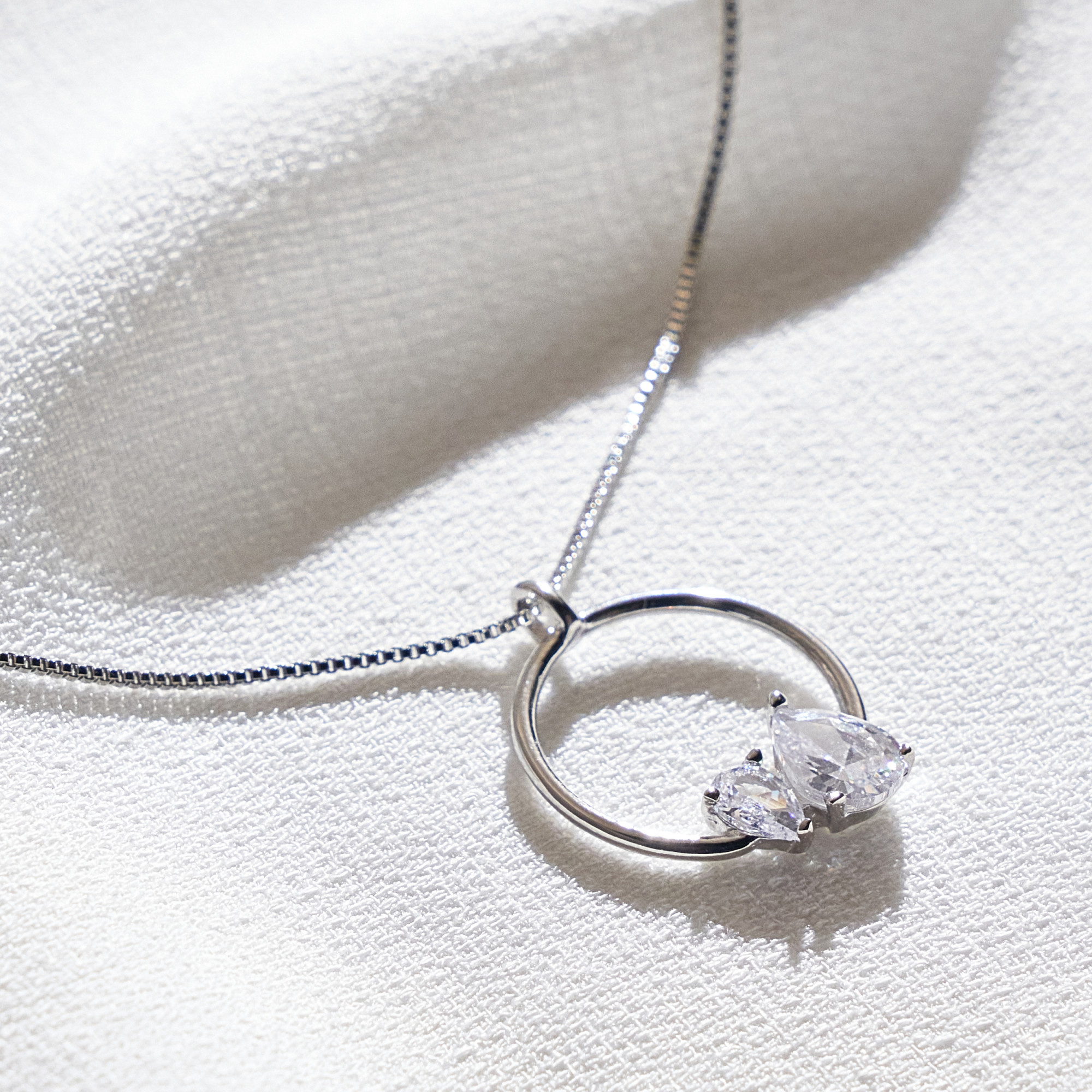 Colar Antonina Banho Ródio Branco