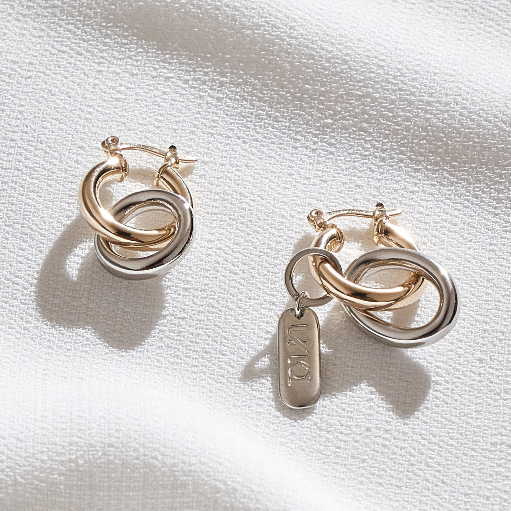 Brinco Mabel Banho Ouro 18k e Ródio Branco