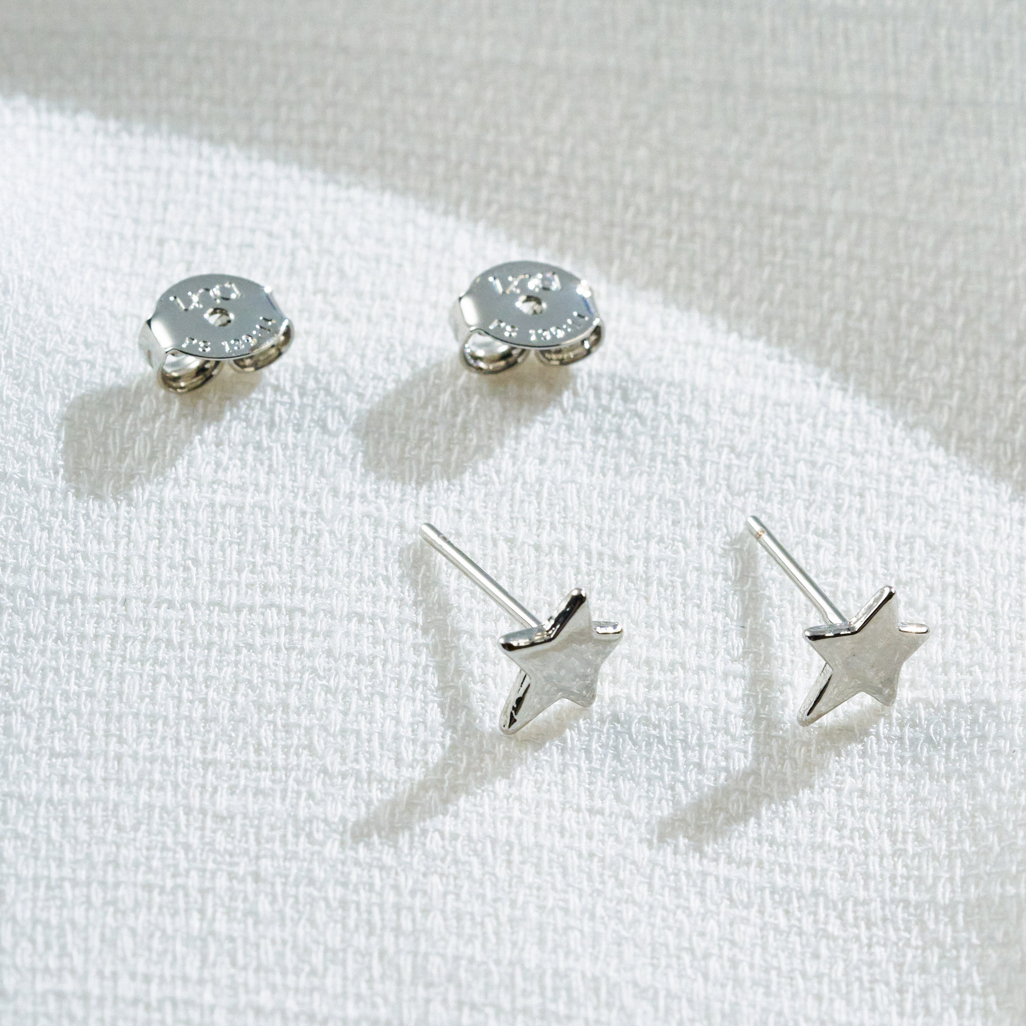 Brinco Zaniah Banho Ródio Branco