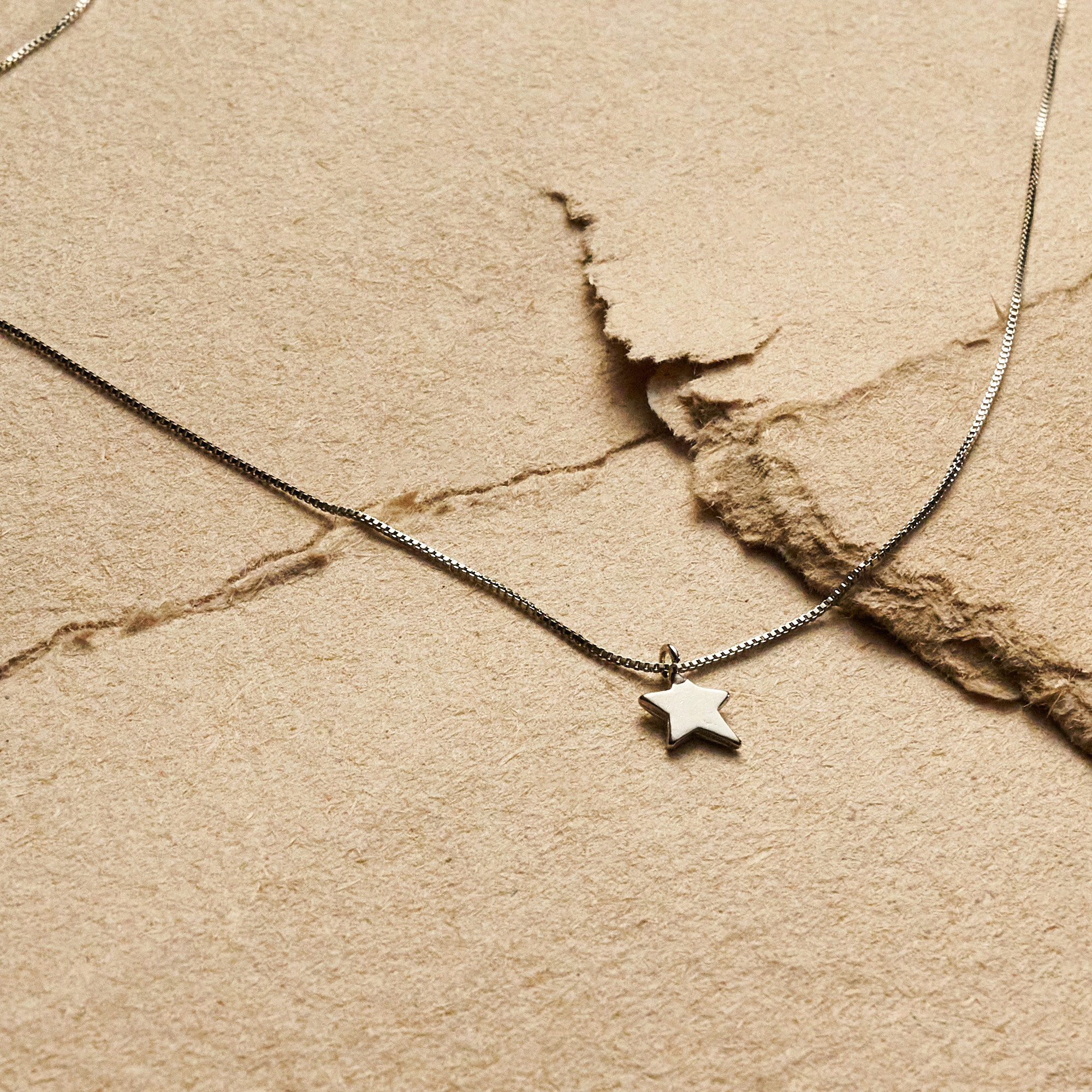 Colar Nashira Banho Ródio Branco