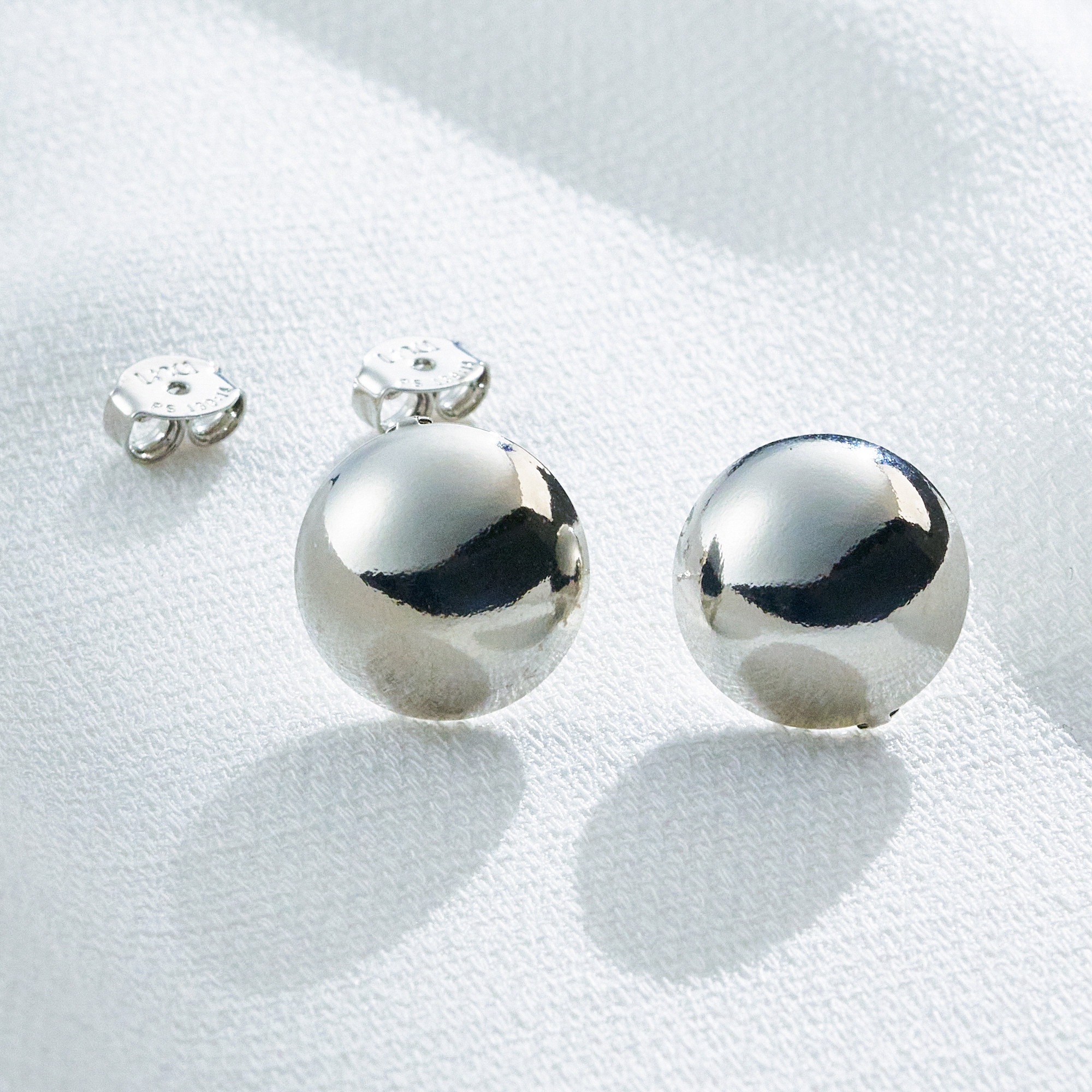 Brinco Zoelle Banho Ródio Branco