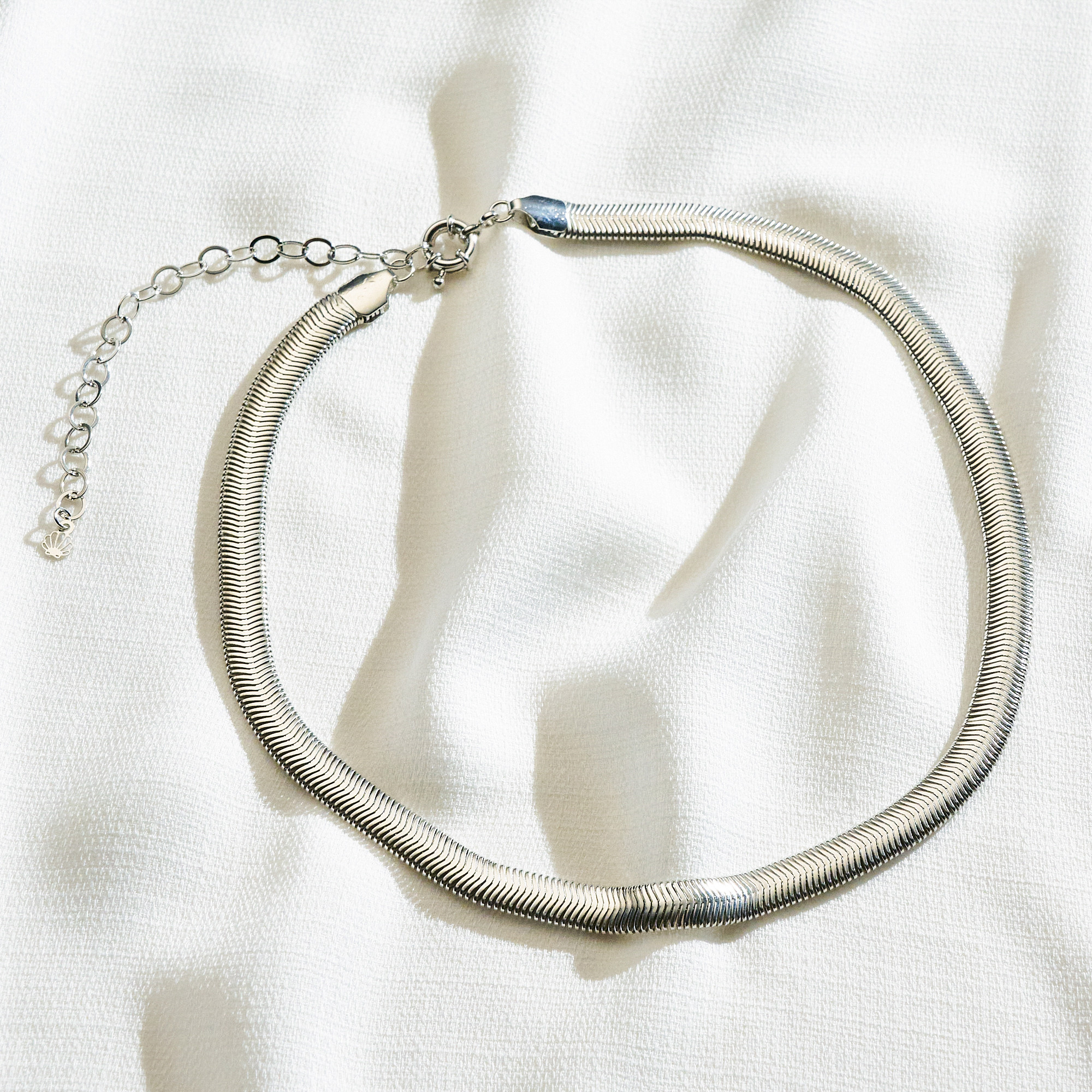 Colar Carrie Banho Ródio Branco