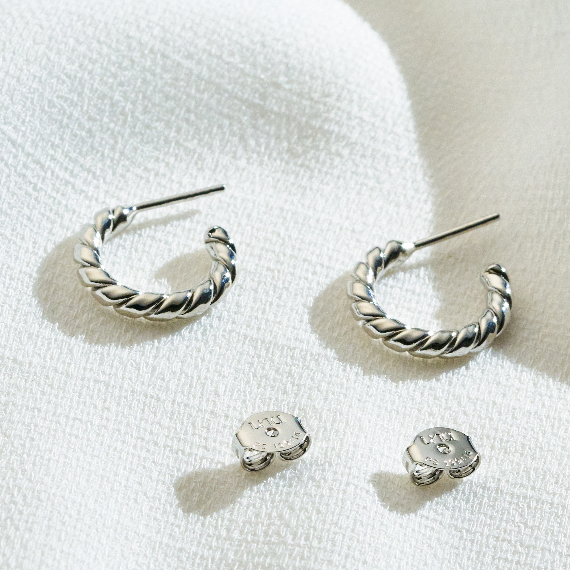 Brinco Madelyn Banho Ródio Branco