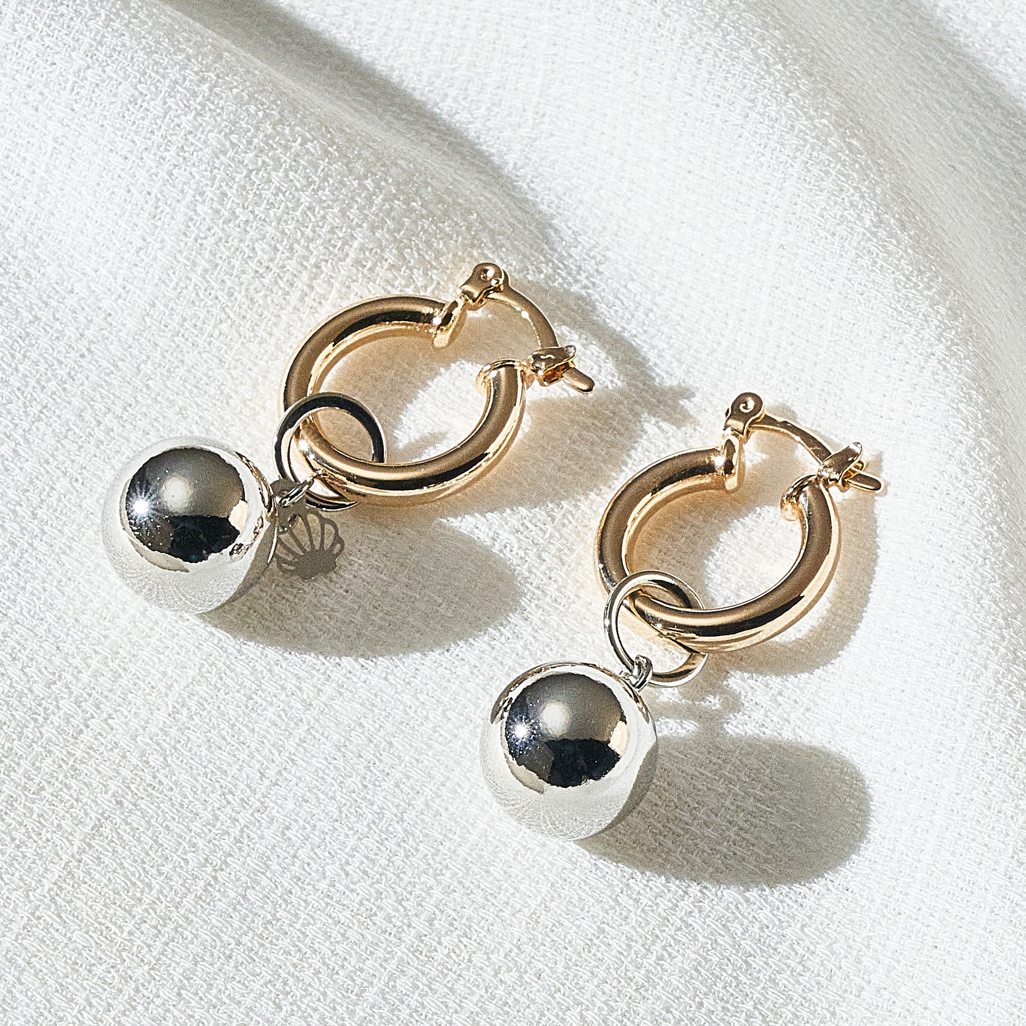 Brinco Joaquina Banho Ouro 18k e Ródio Branco