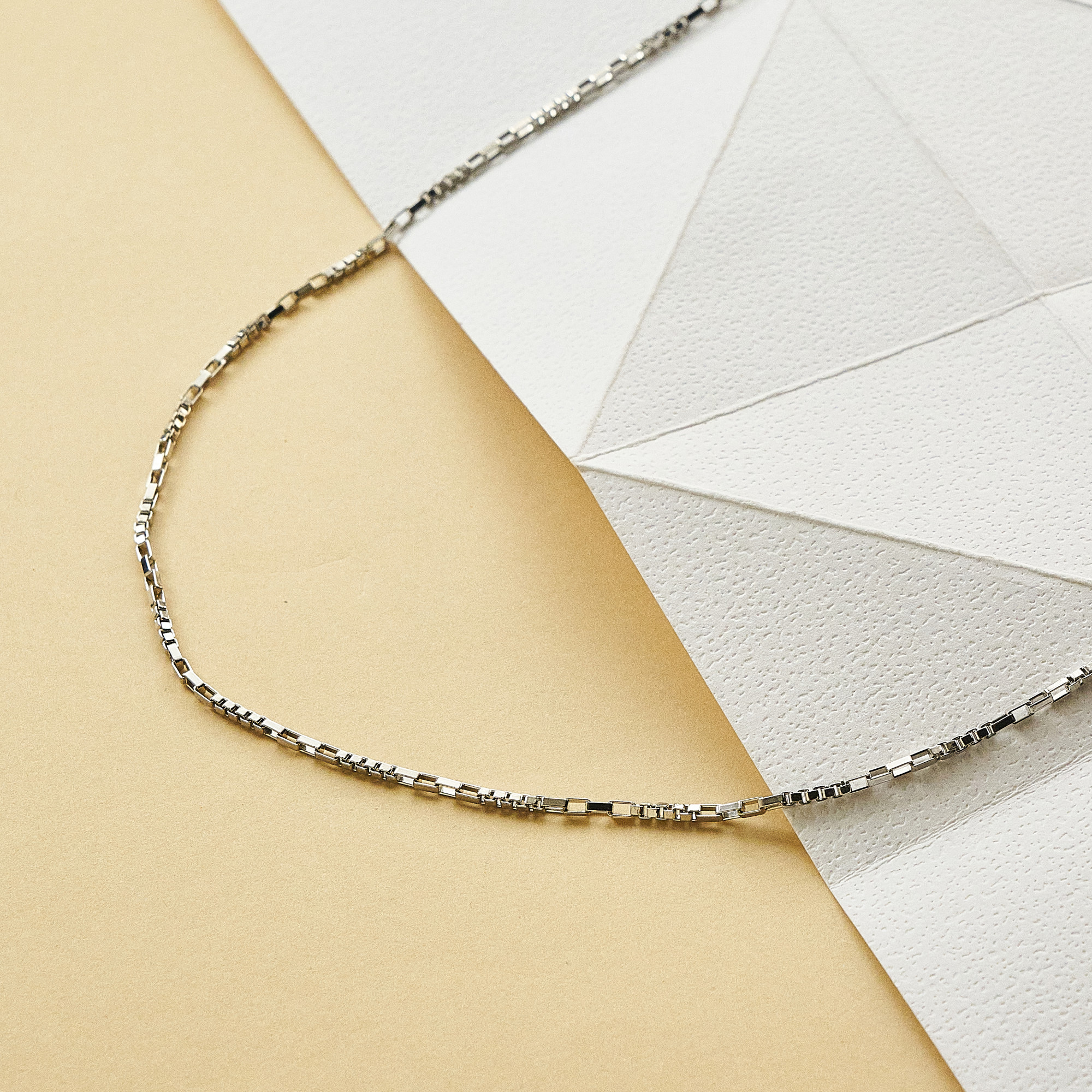 Colar Clover Banho Ródio Branco