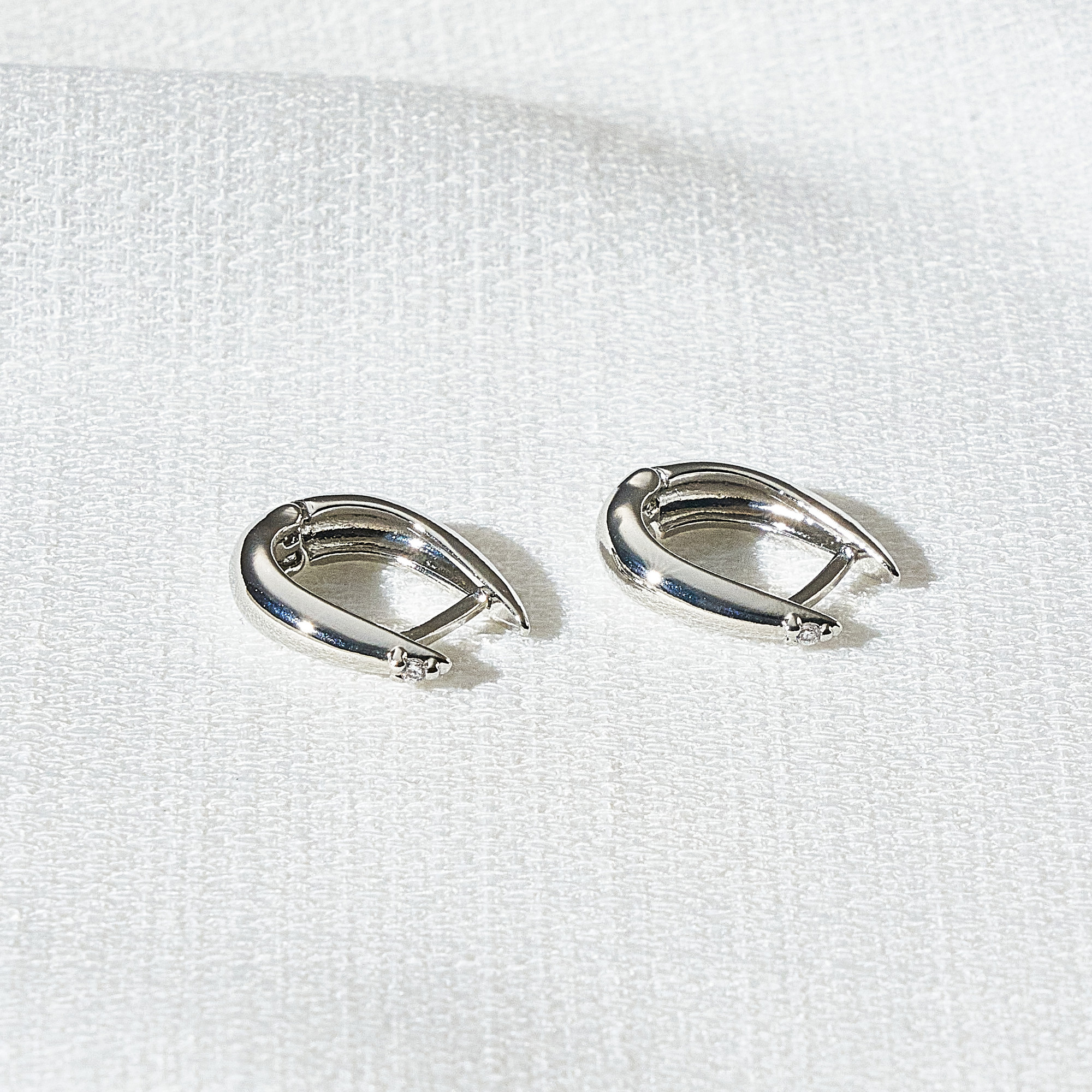 Brinco Úrsula Banho Ródio Branco