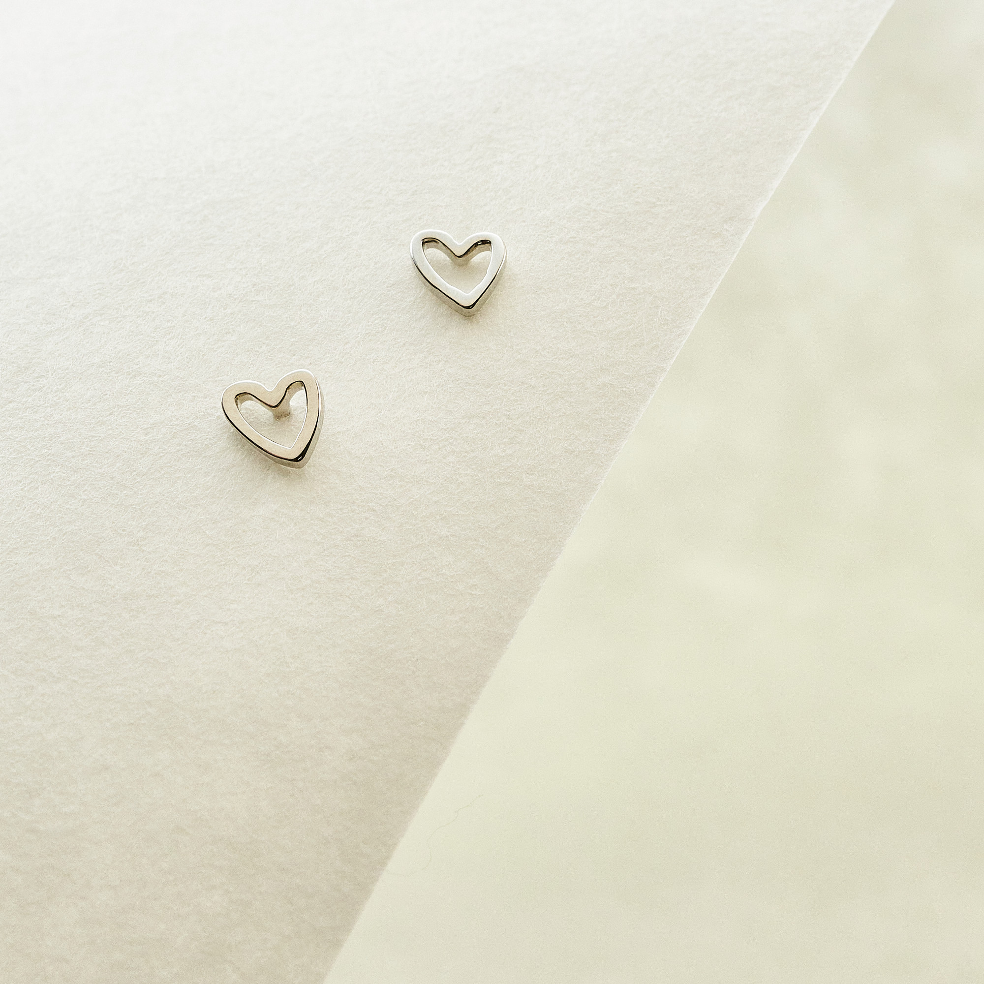 Brinco Harper Banho Ródio Branco