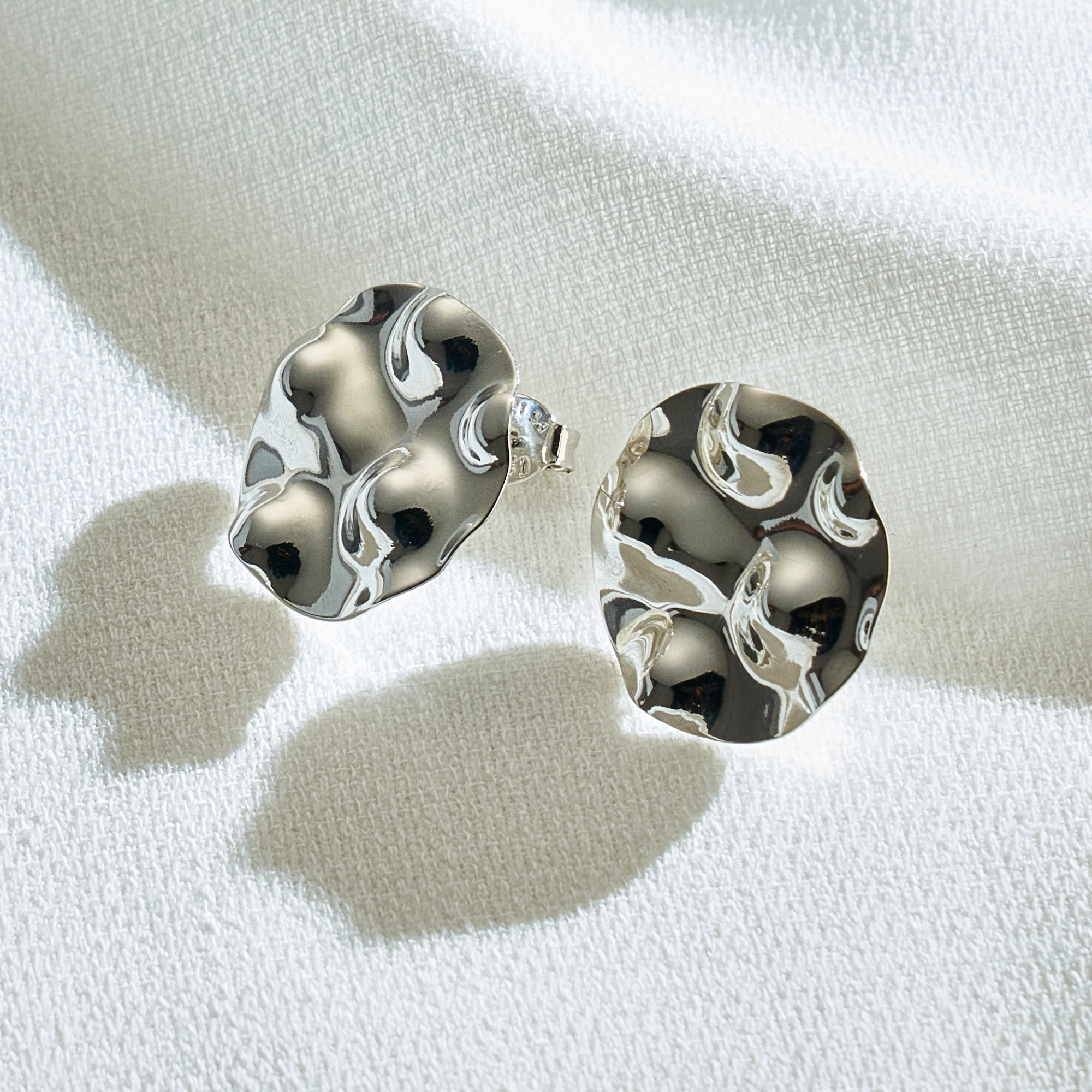 Brinco Yuna Banho Ródio Branco