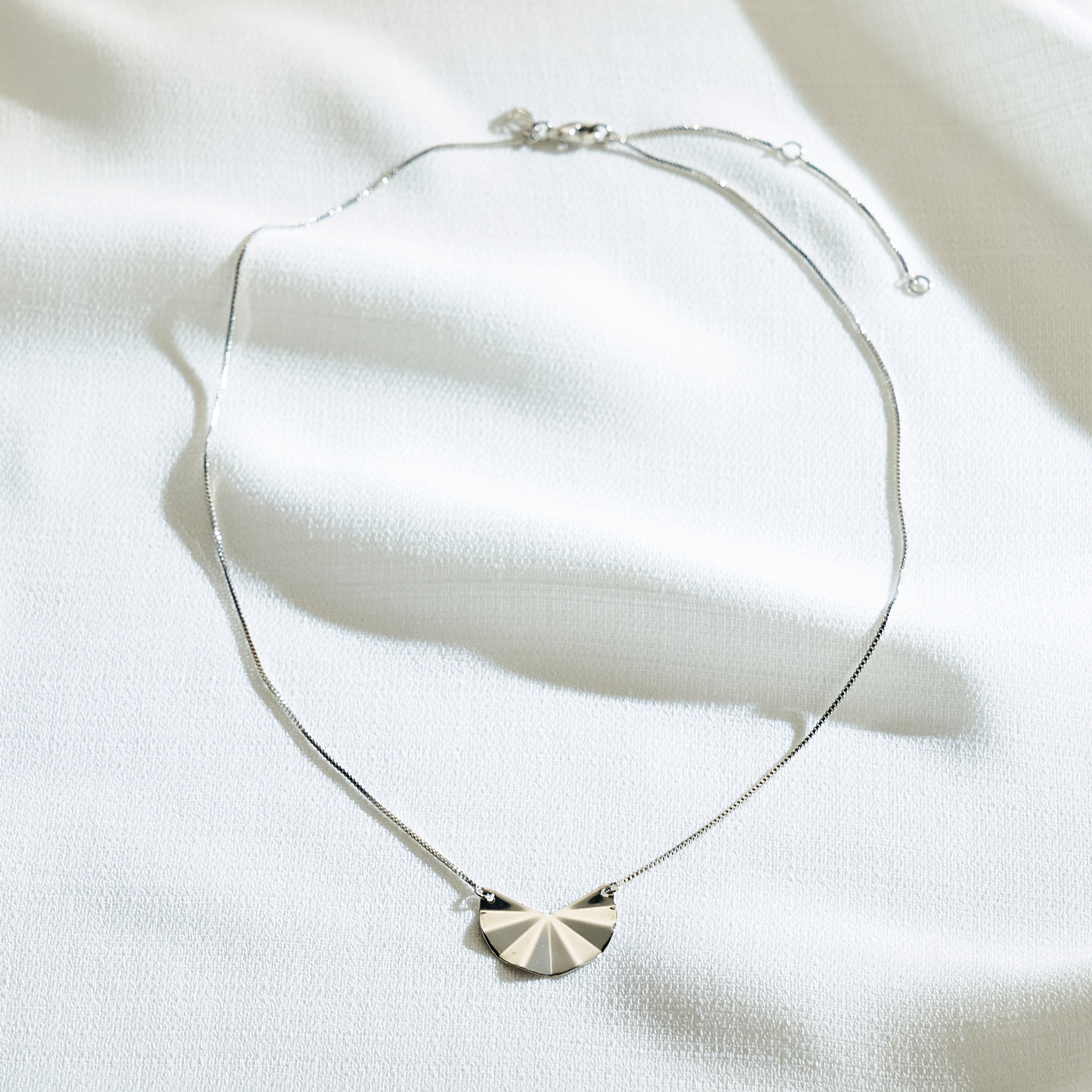 Colar Yebin Banho Ródio Branco