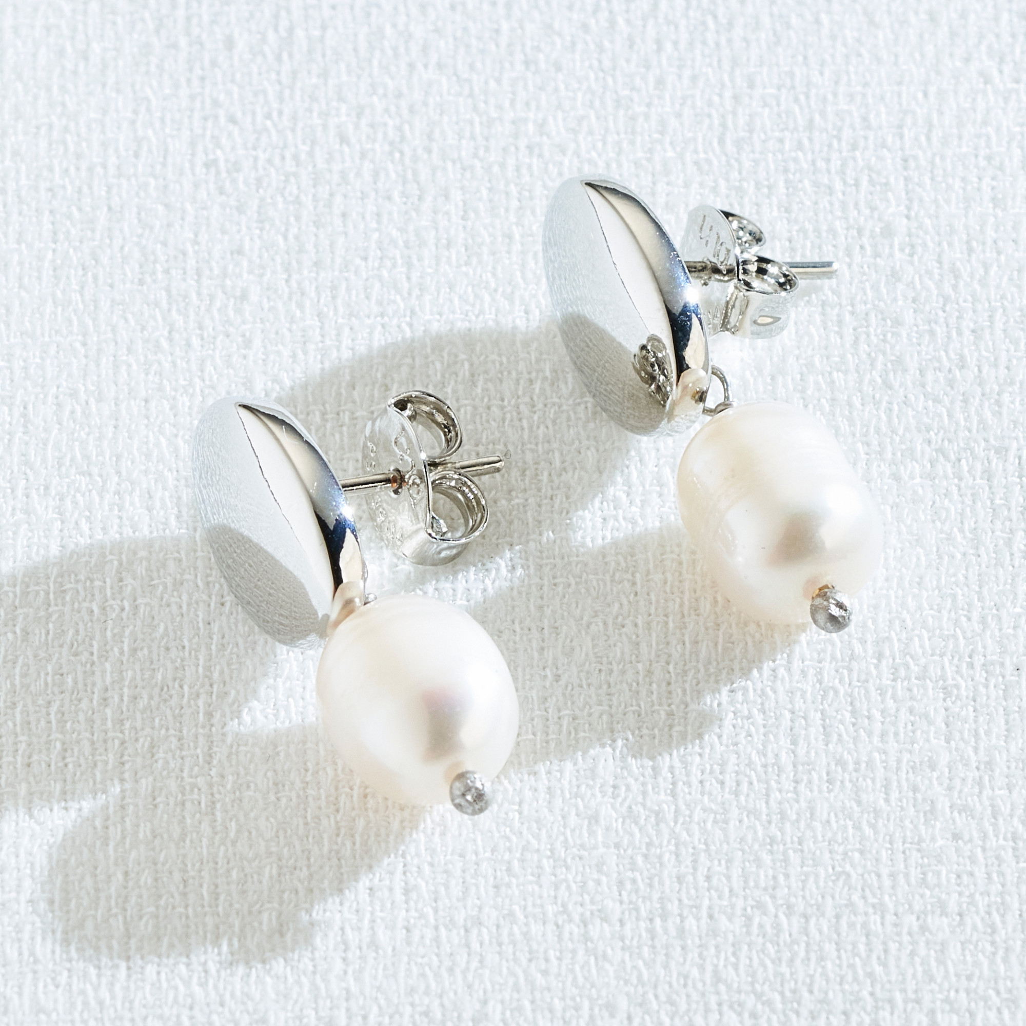 Brinco Jun Banho Ródio Branco