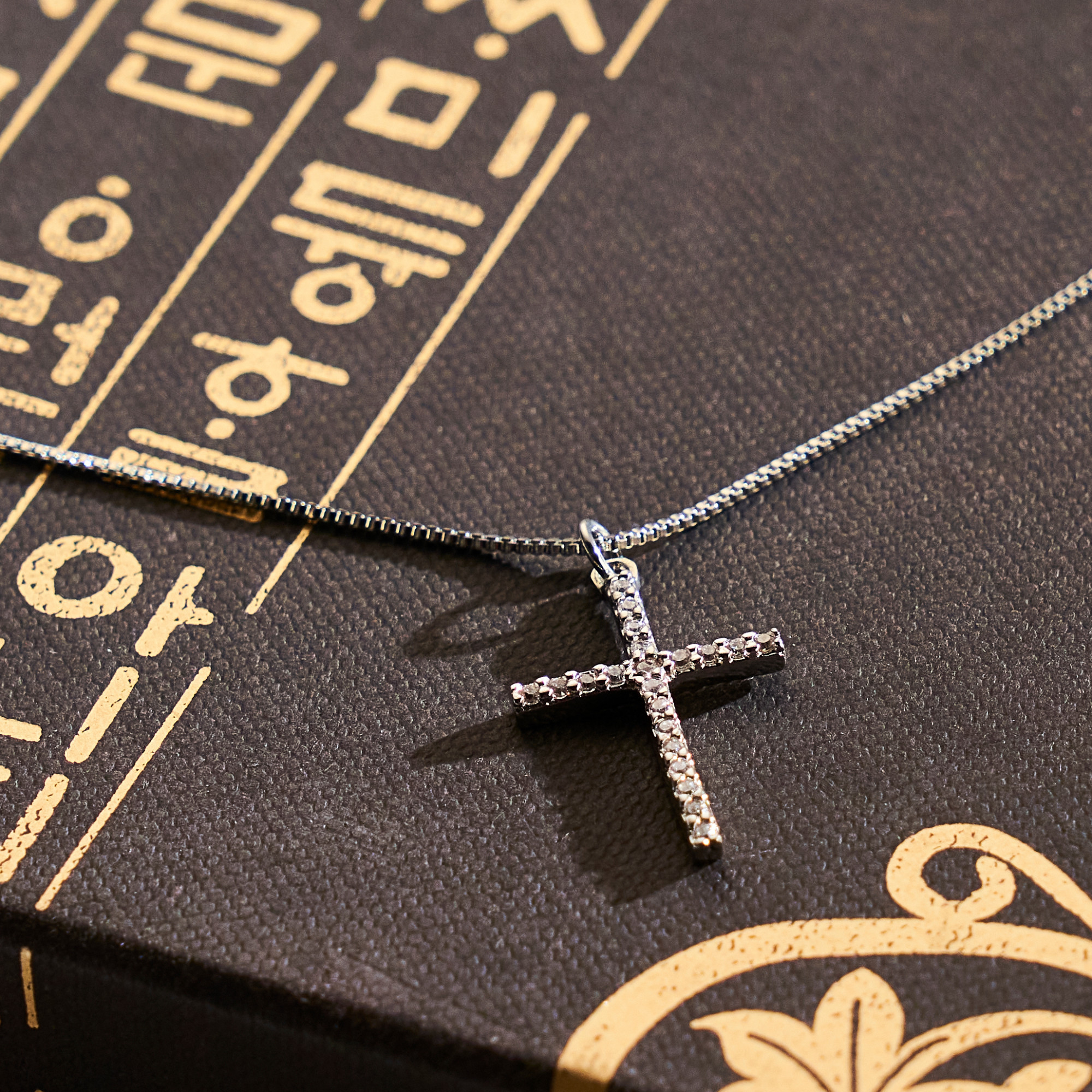 Colar Yeonhwa Banho Ródio Branco