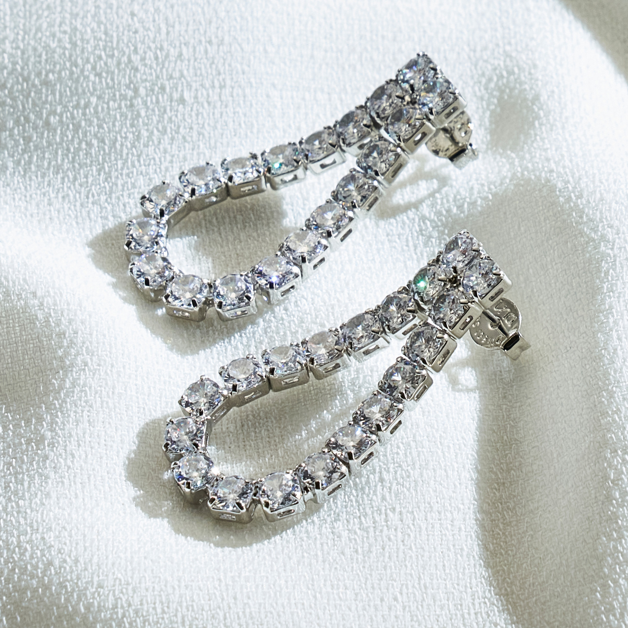 Brinco Halley Banho Ródio Branco