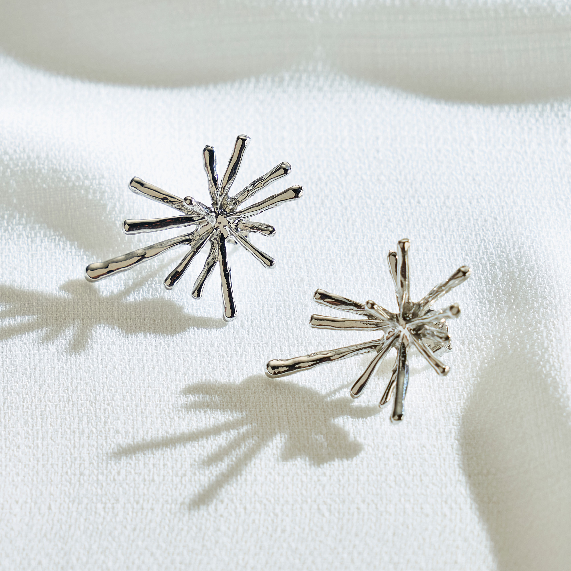 Brinco Tae Banho Ródio Branco