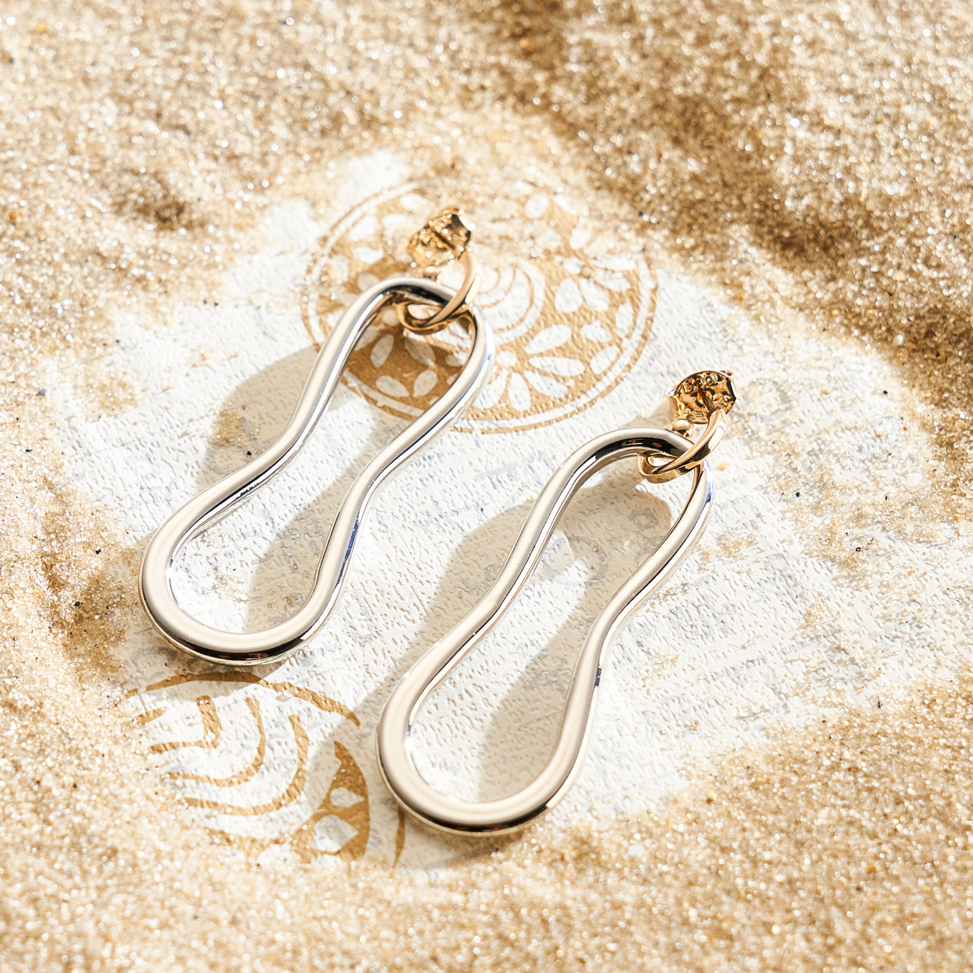 Brinco Mee Banho Ouro 18k e Ródio Branco