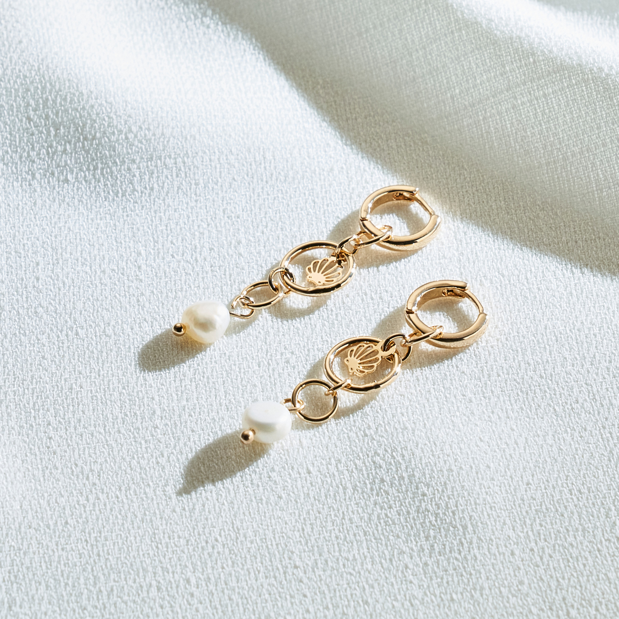 Brinco Jihye Banho Ouro 18k