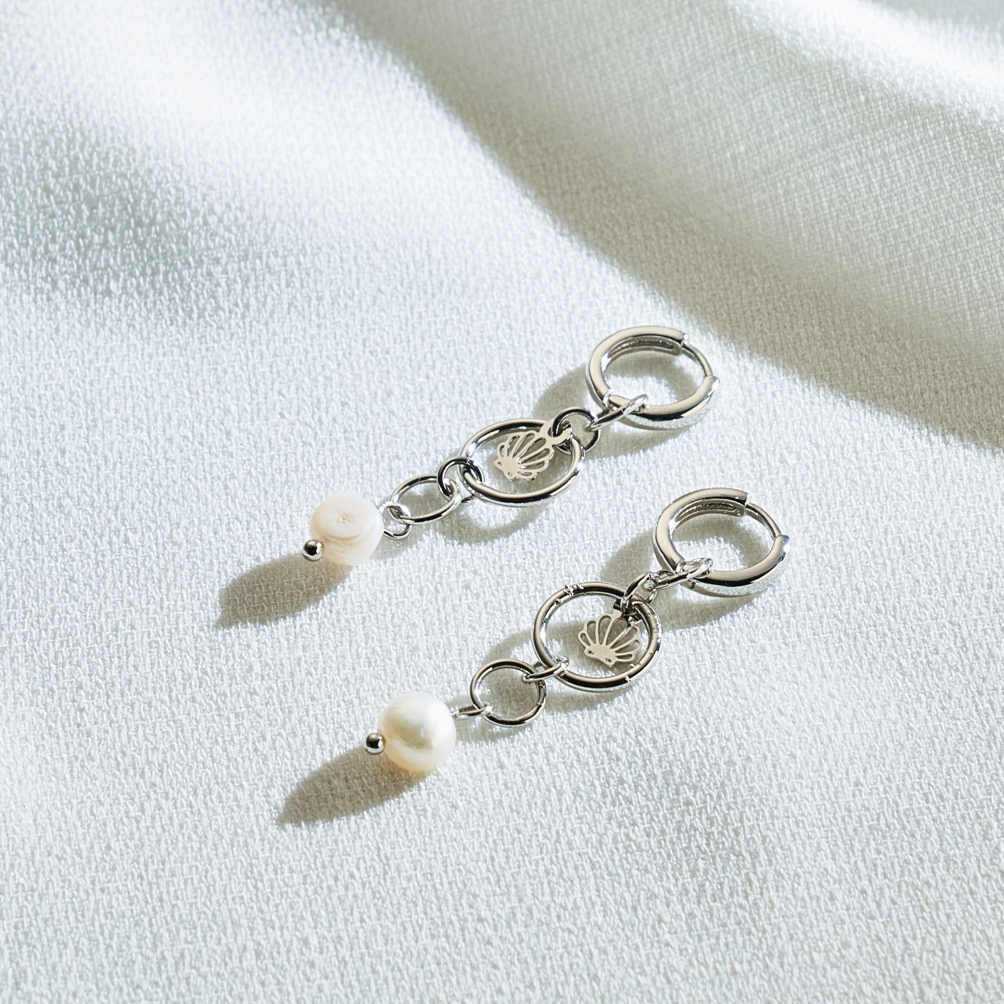 Brinco Jihye Banho Ródio Branco