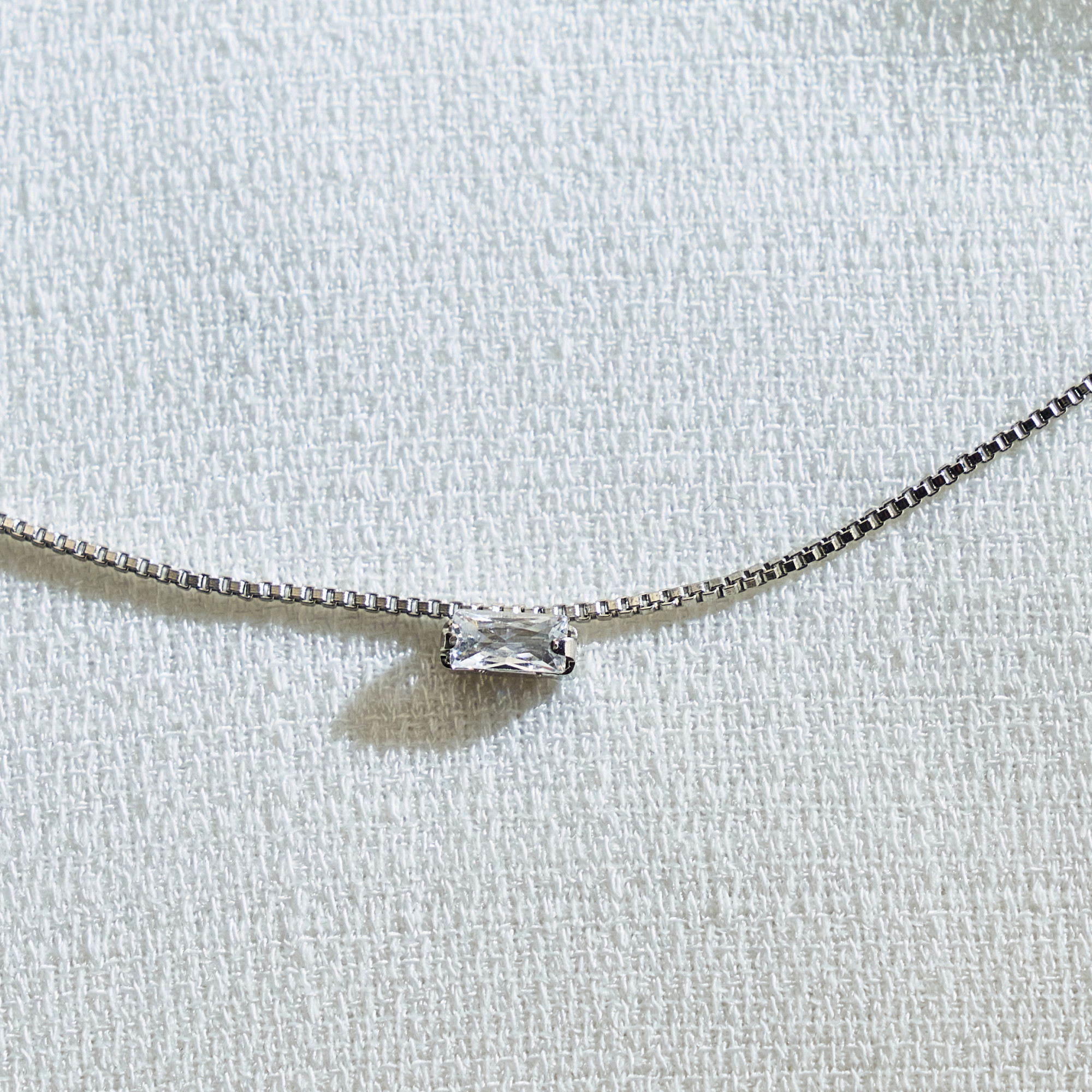 Colar Jiyeon Banho Ródio Branco