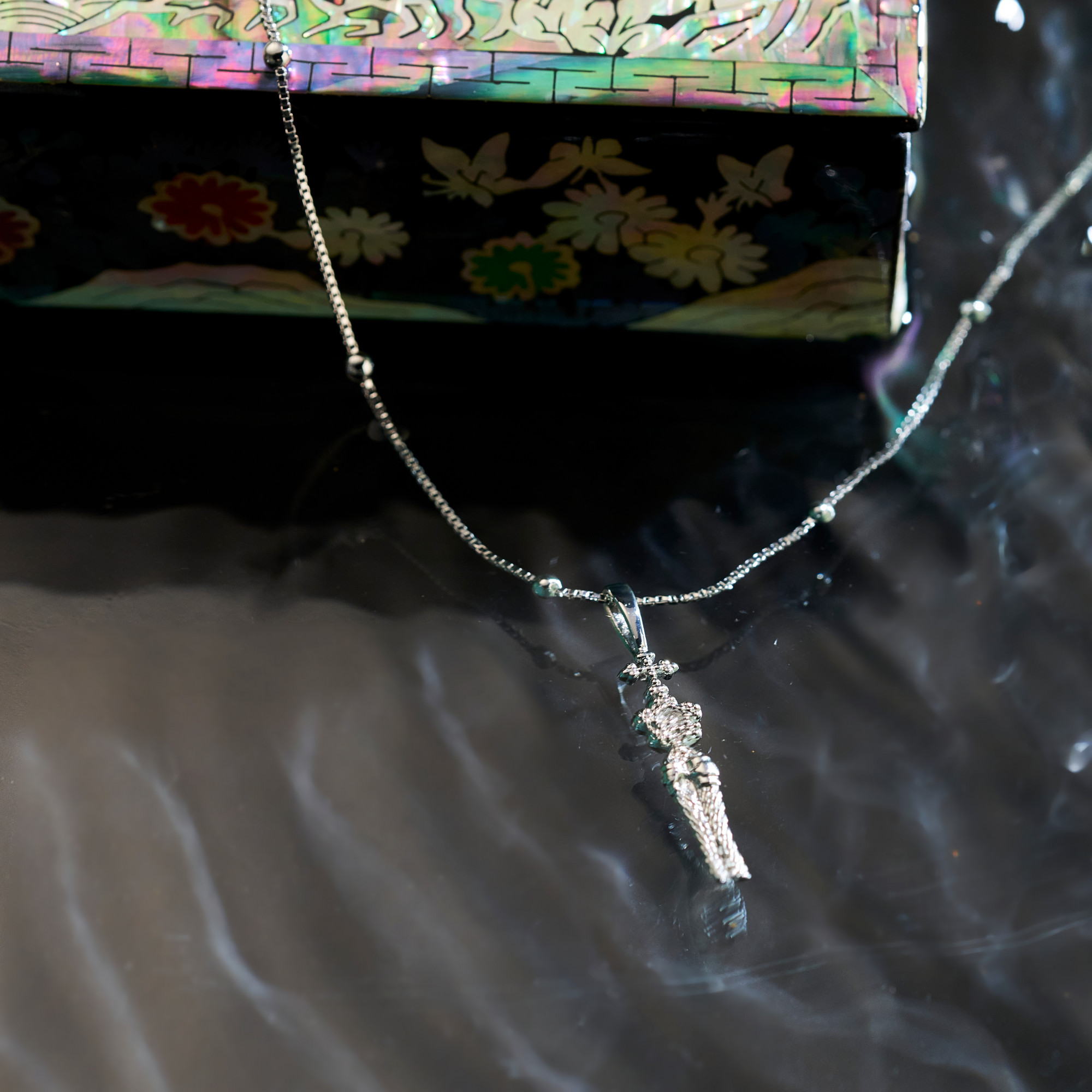 Colar Hyemi Banho Ródio Branco