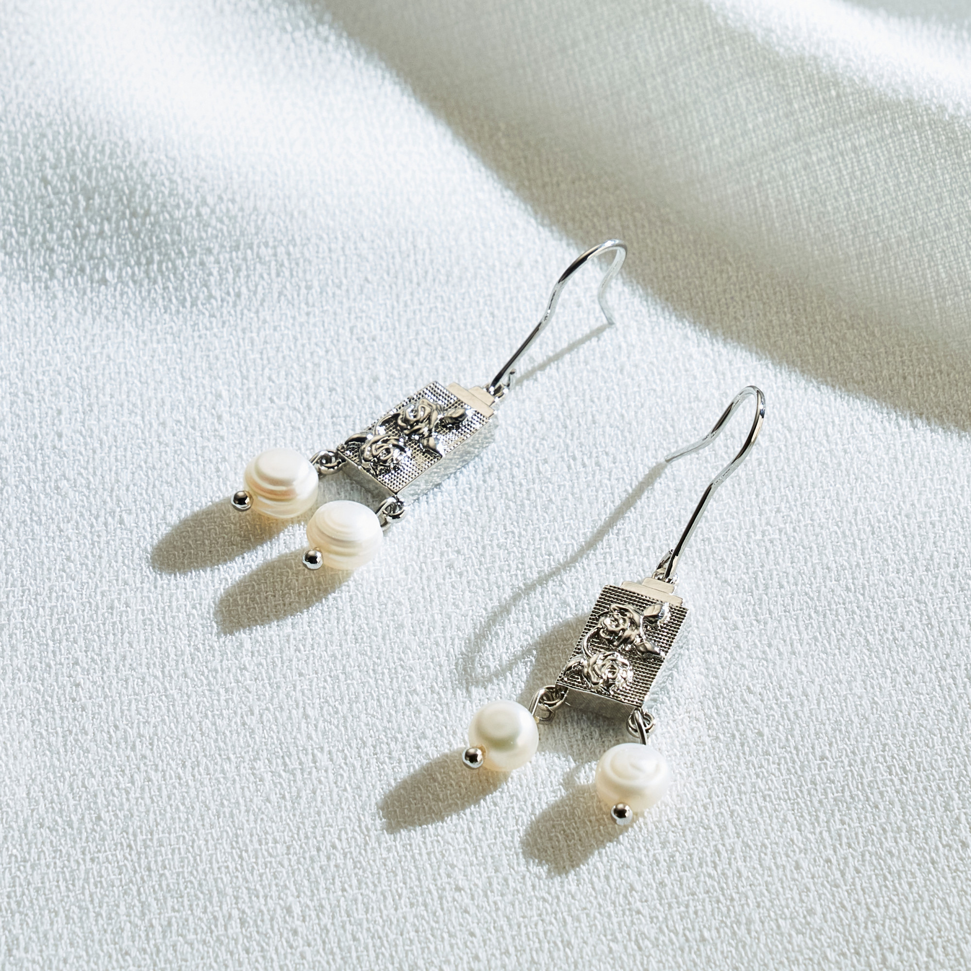 Brinco Yon Banho Ródio Branco