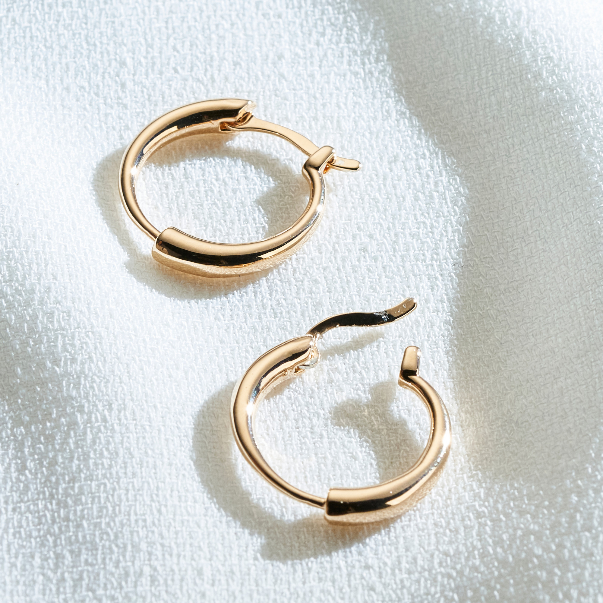 Brinco Woong Banho Ouro 18k