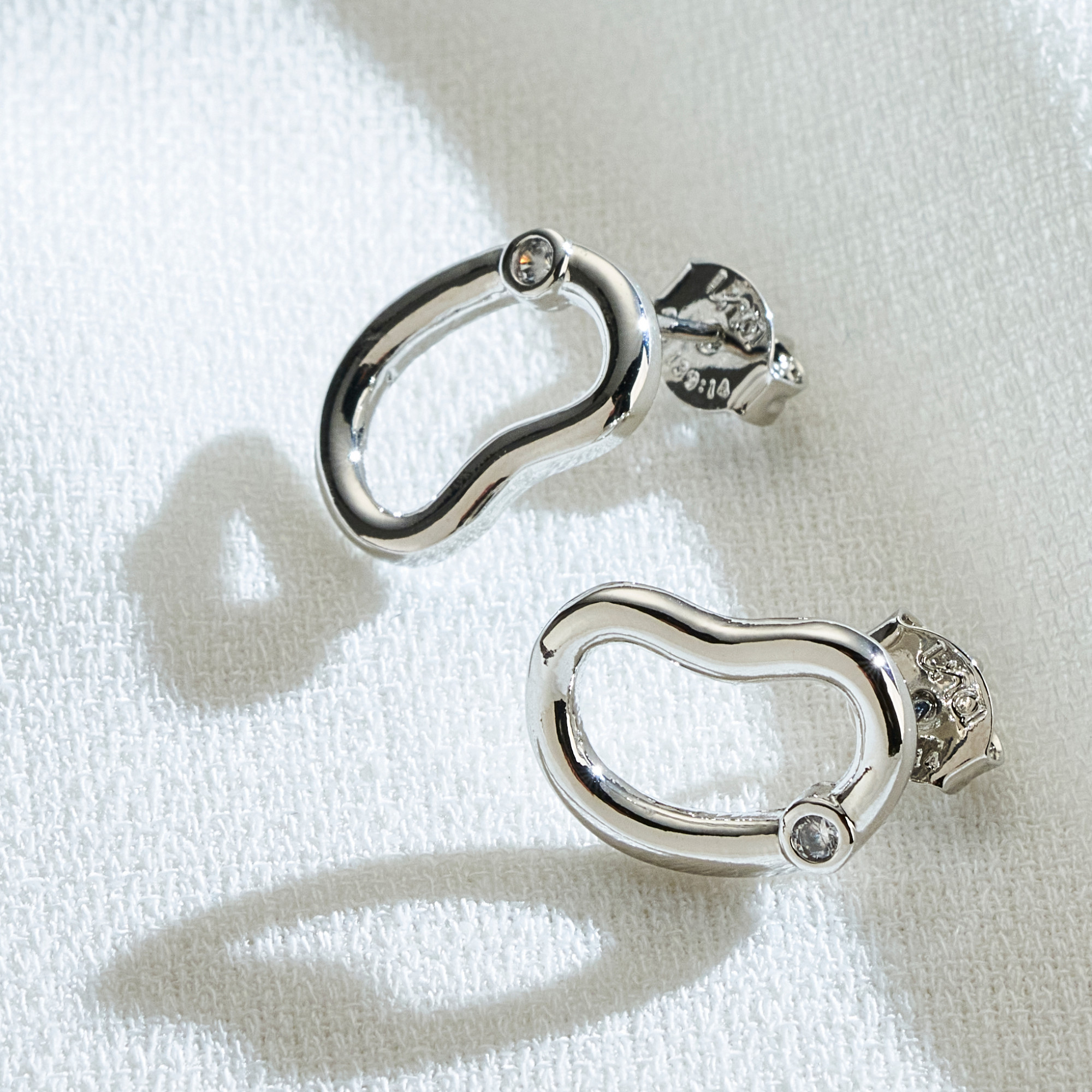 Brinco Jieun Banho Ródio Branco