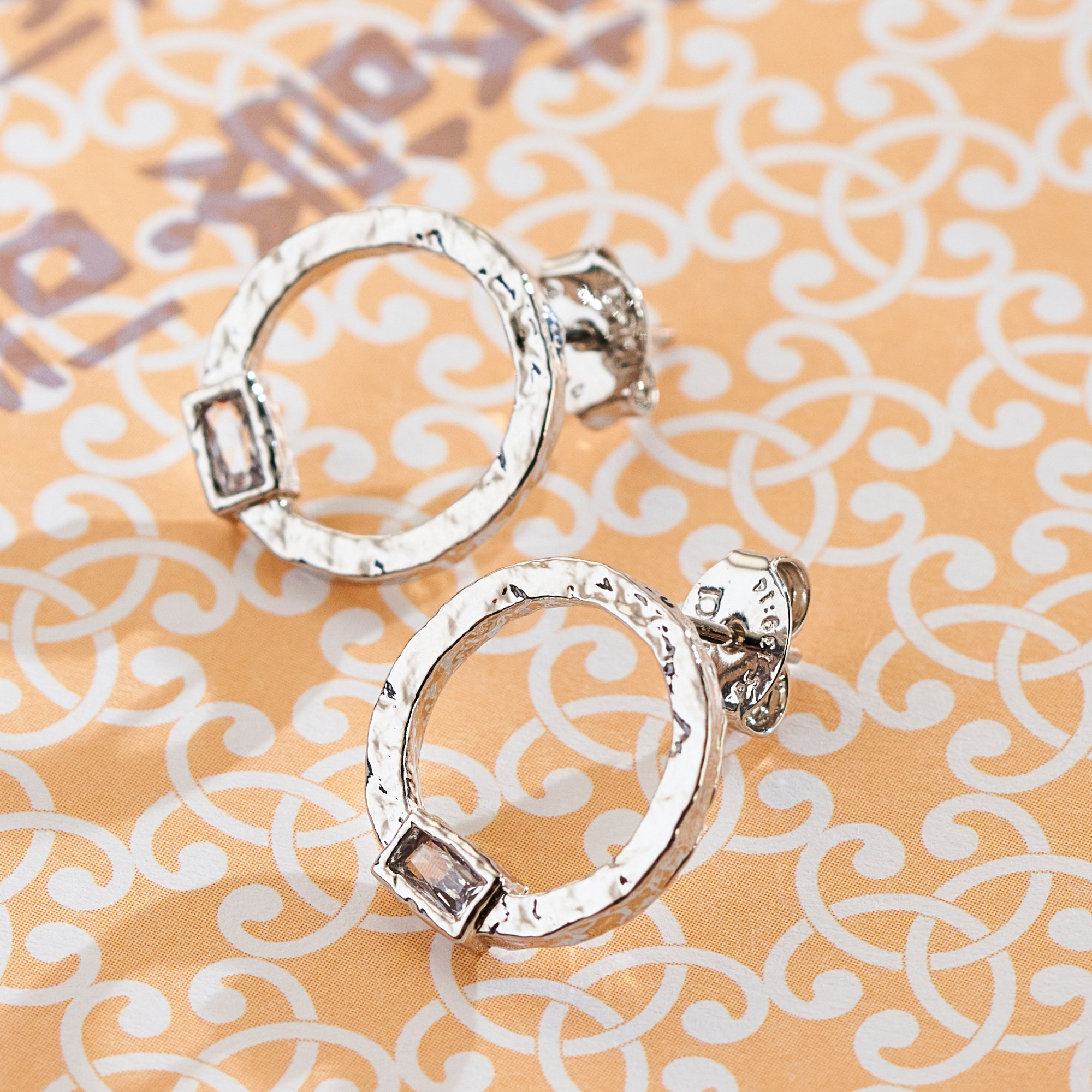 Brinco Yerin Banho Ródio Branco