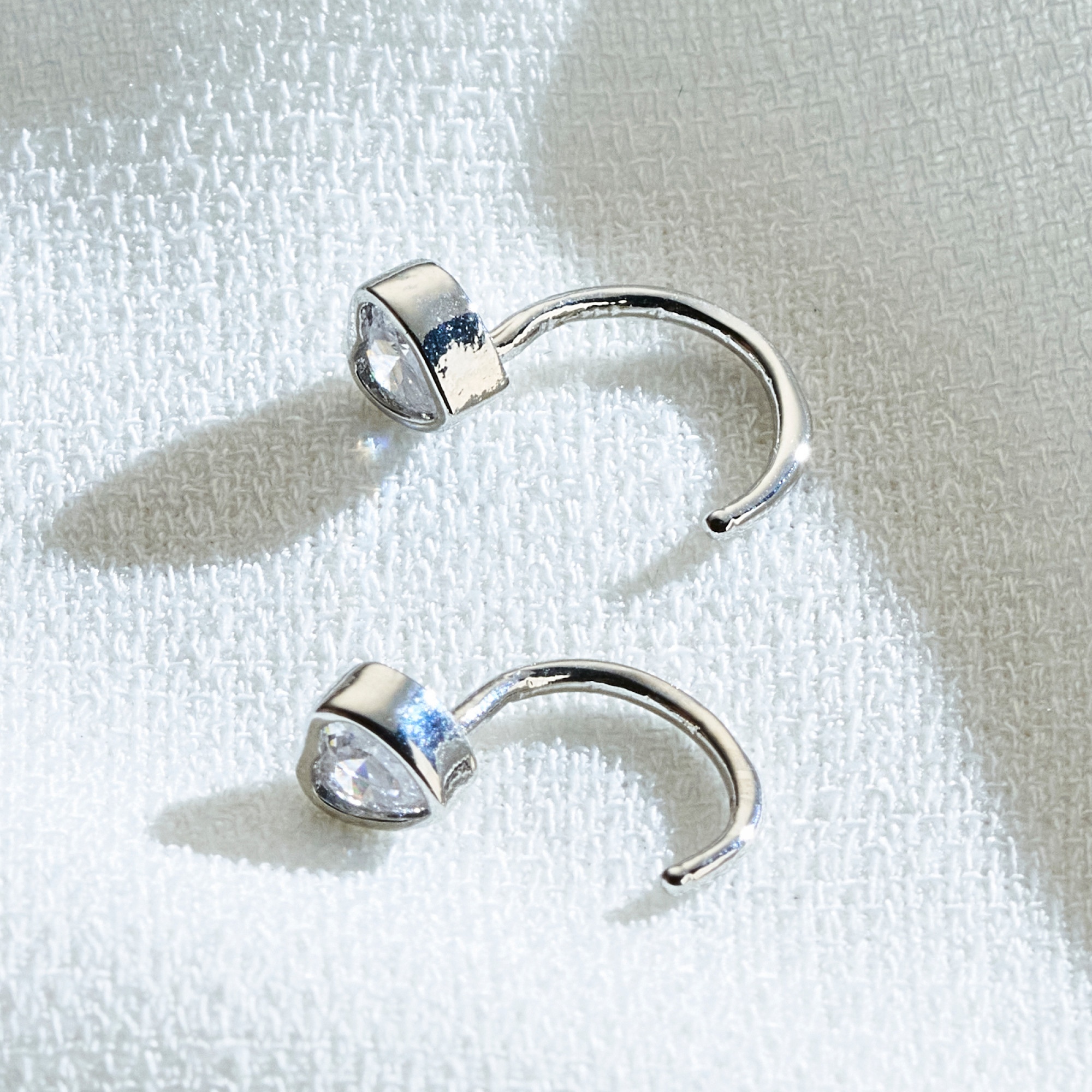 Brinco Saeron Banho Ródio Branco