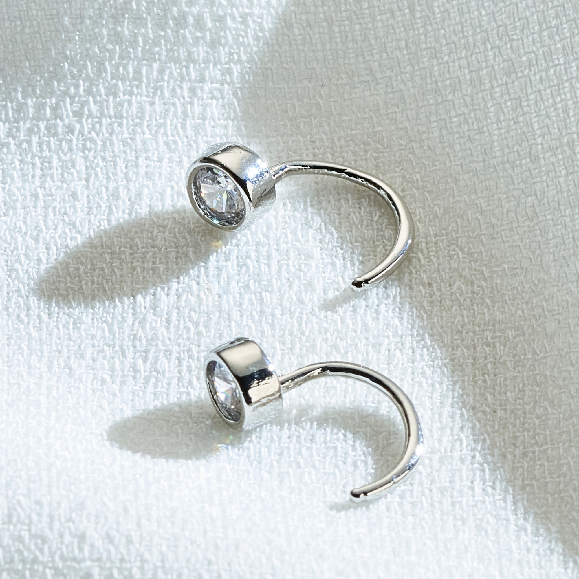 Brinco Haru Banho Ródio Branco